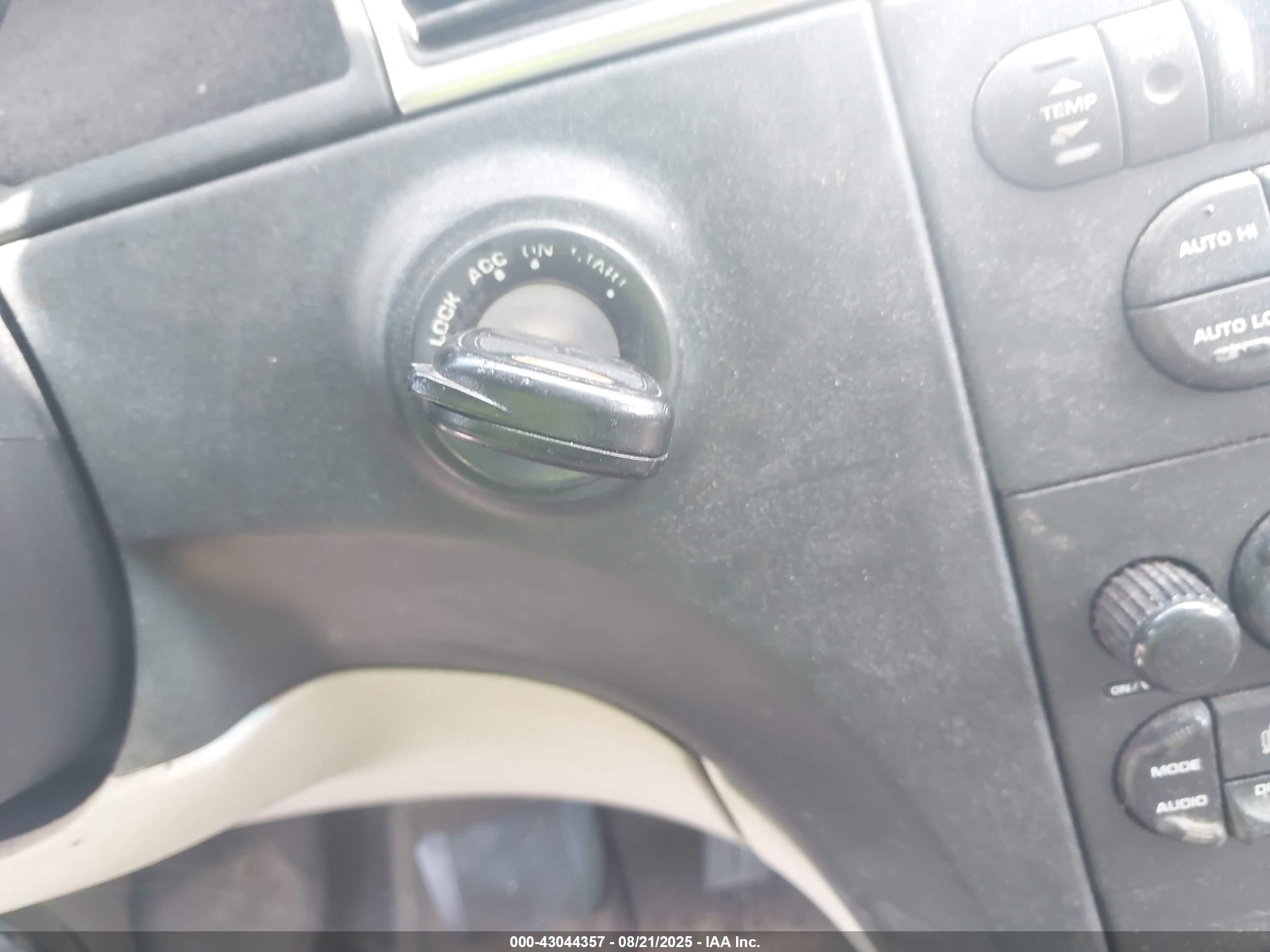 CHRYSLER PACIFICA image 11