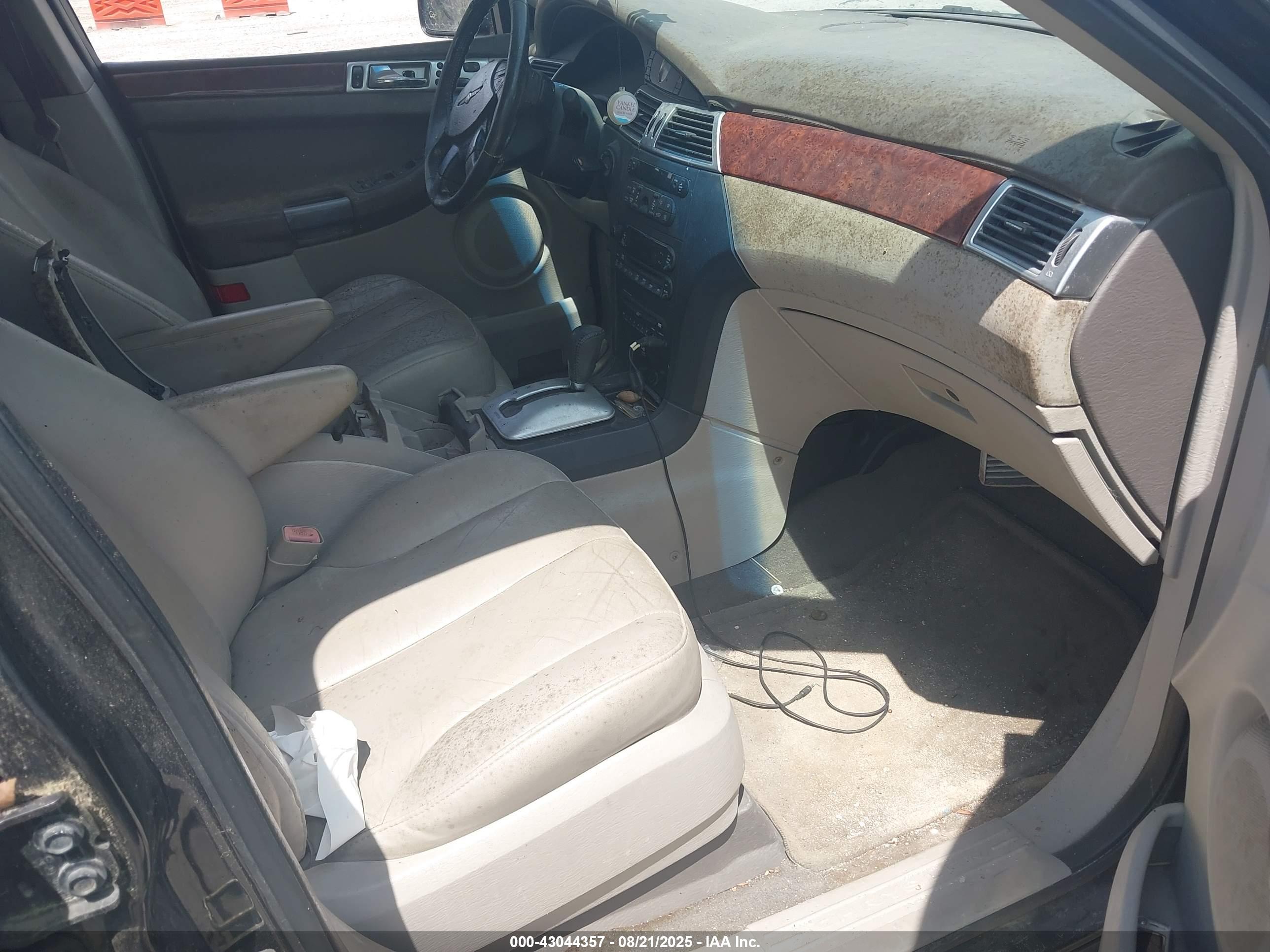CHRYSLER PACIFICA image 5