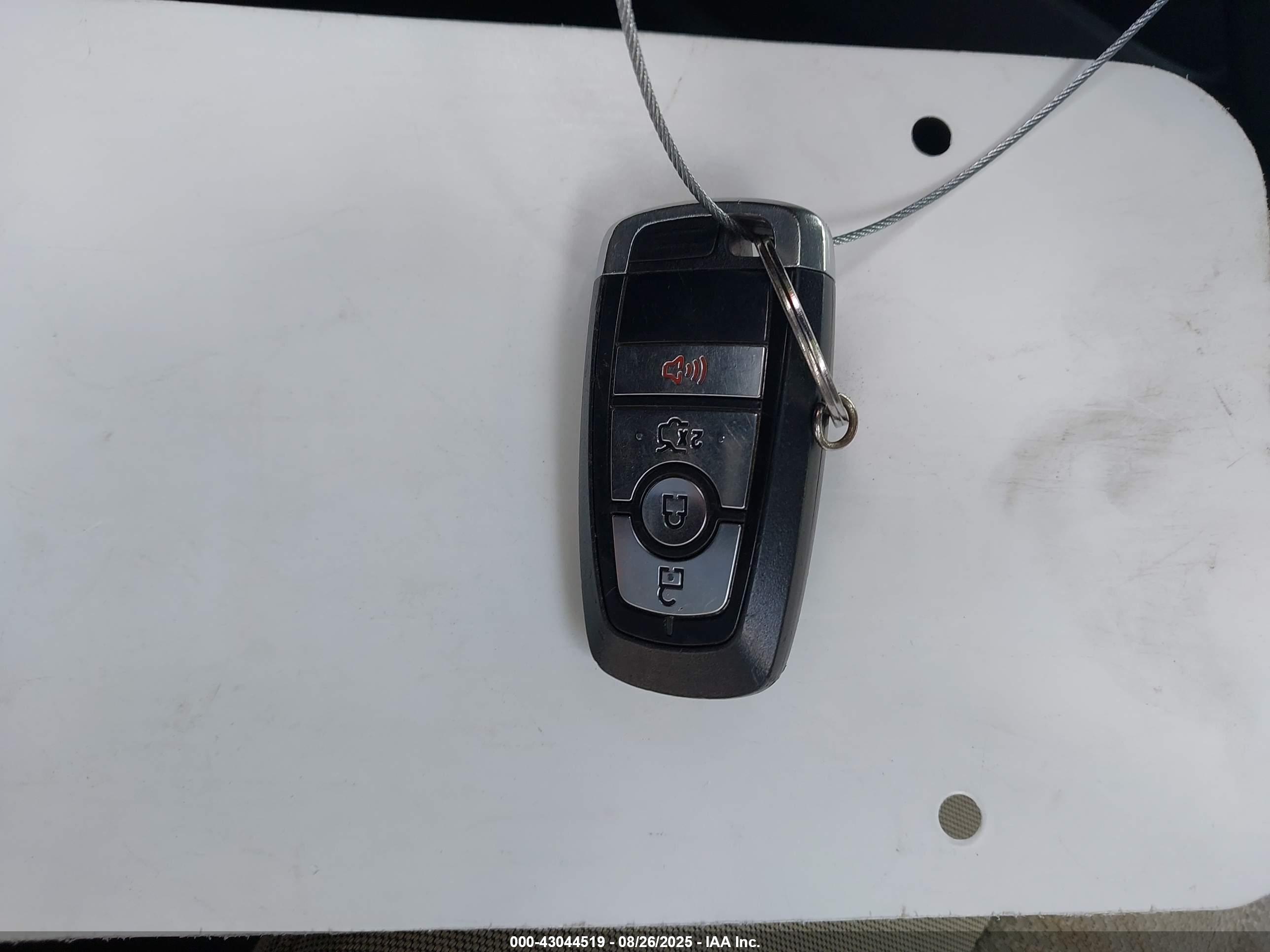 FORD FUSION image 11