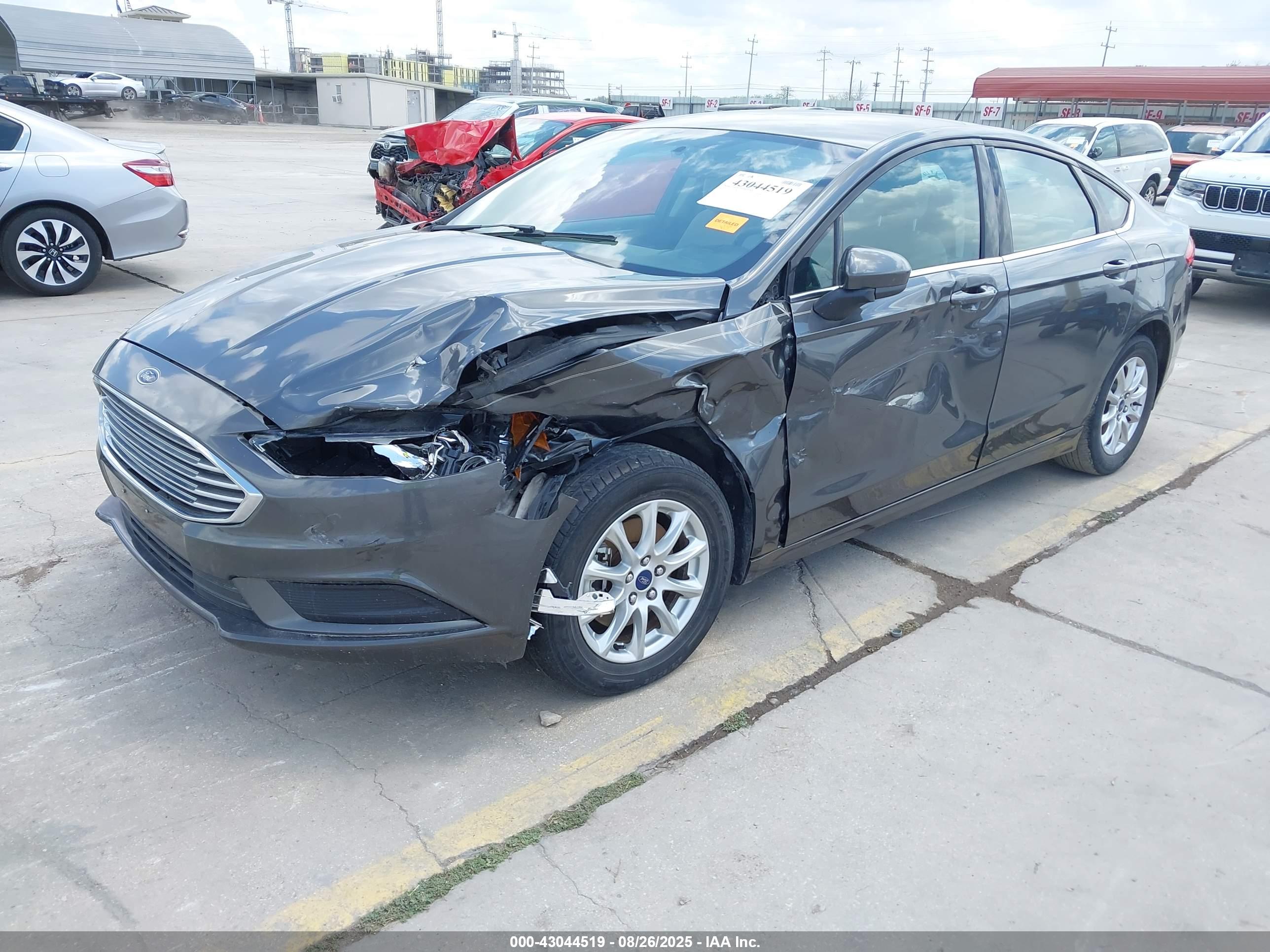 FORD FUSION image 2