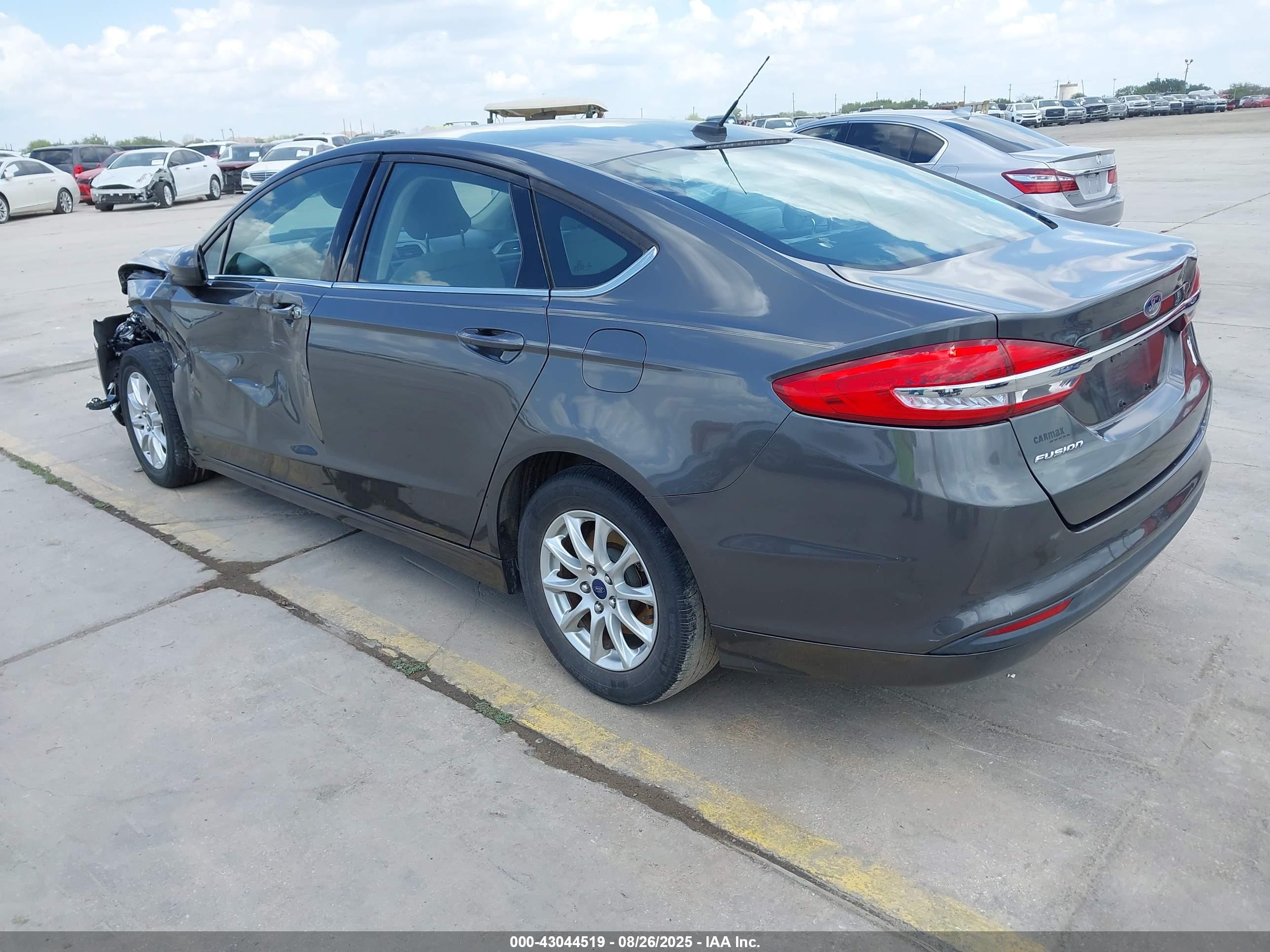 FORD FUSION image 3