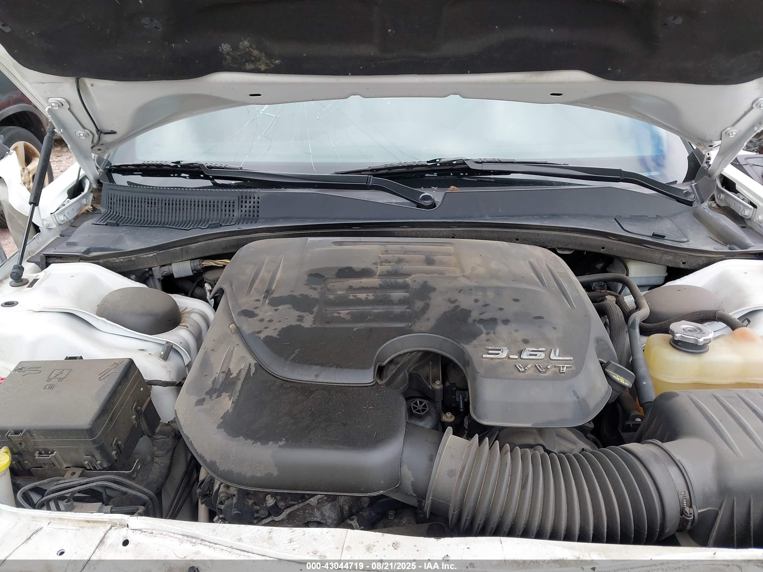 CHRYSLER 300 image 10