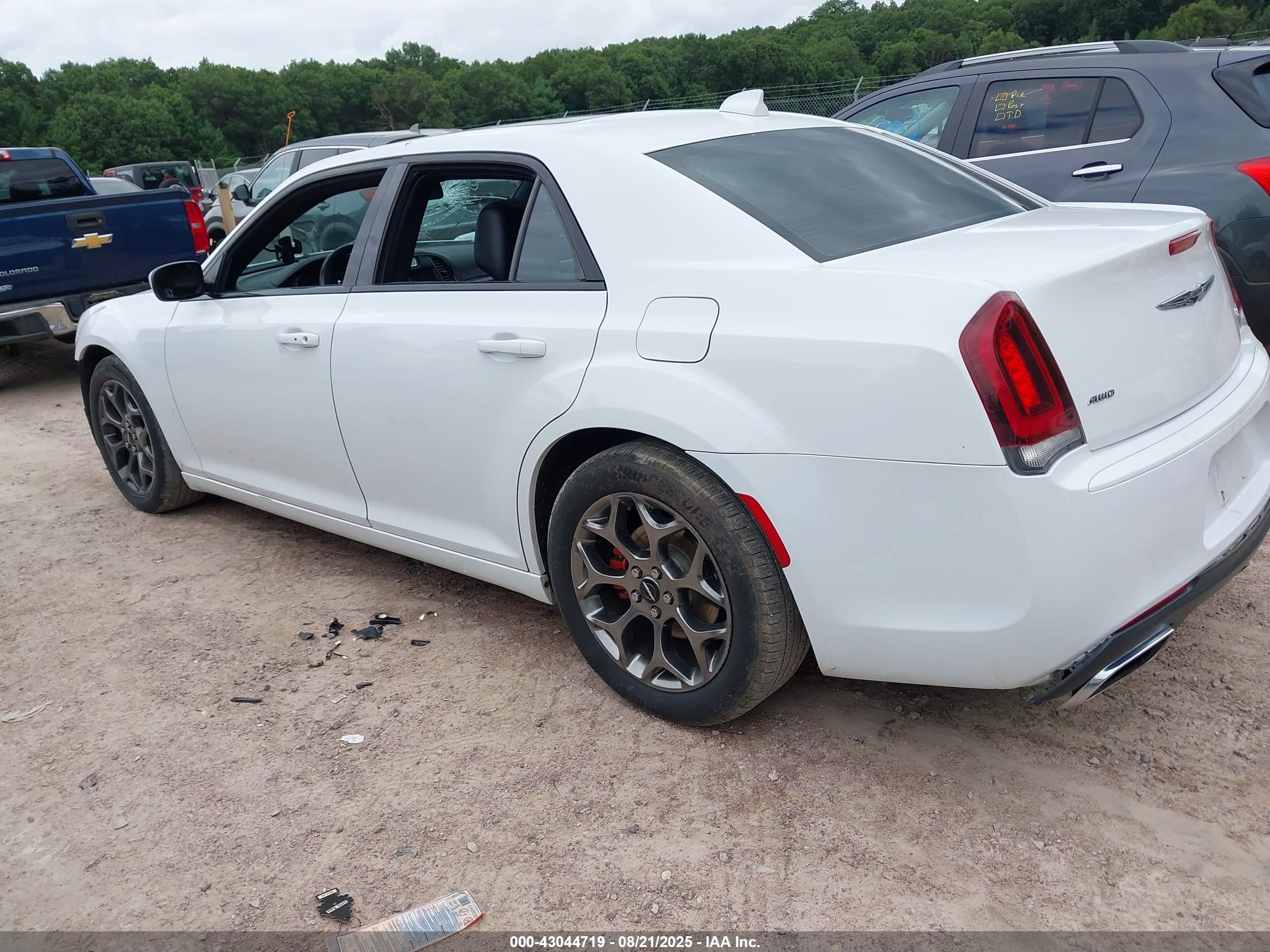 CHRYSLER 300 image 3