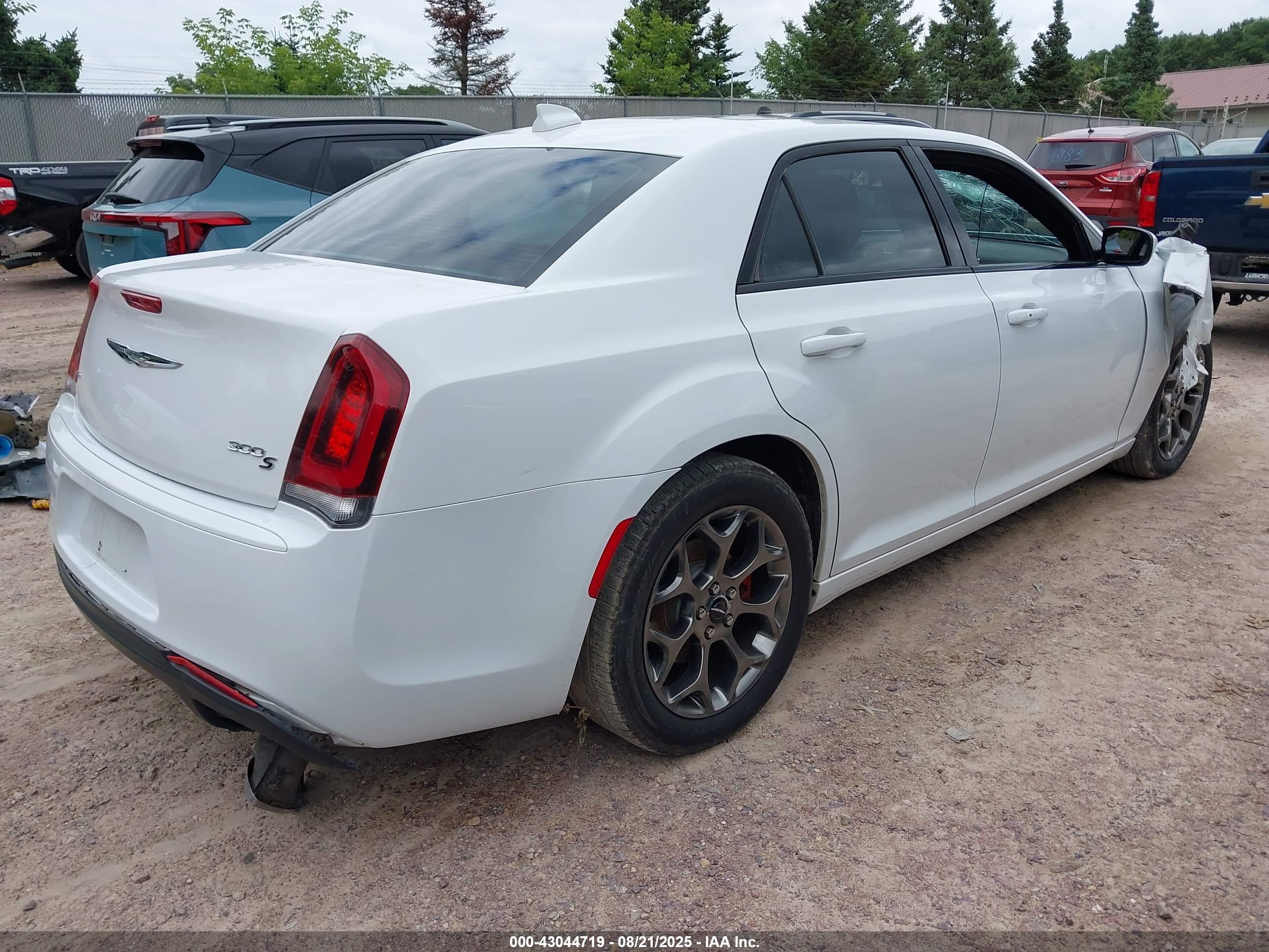 CHRYSLER 300 image 4