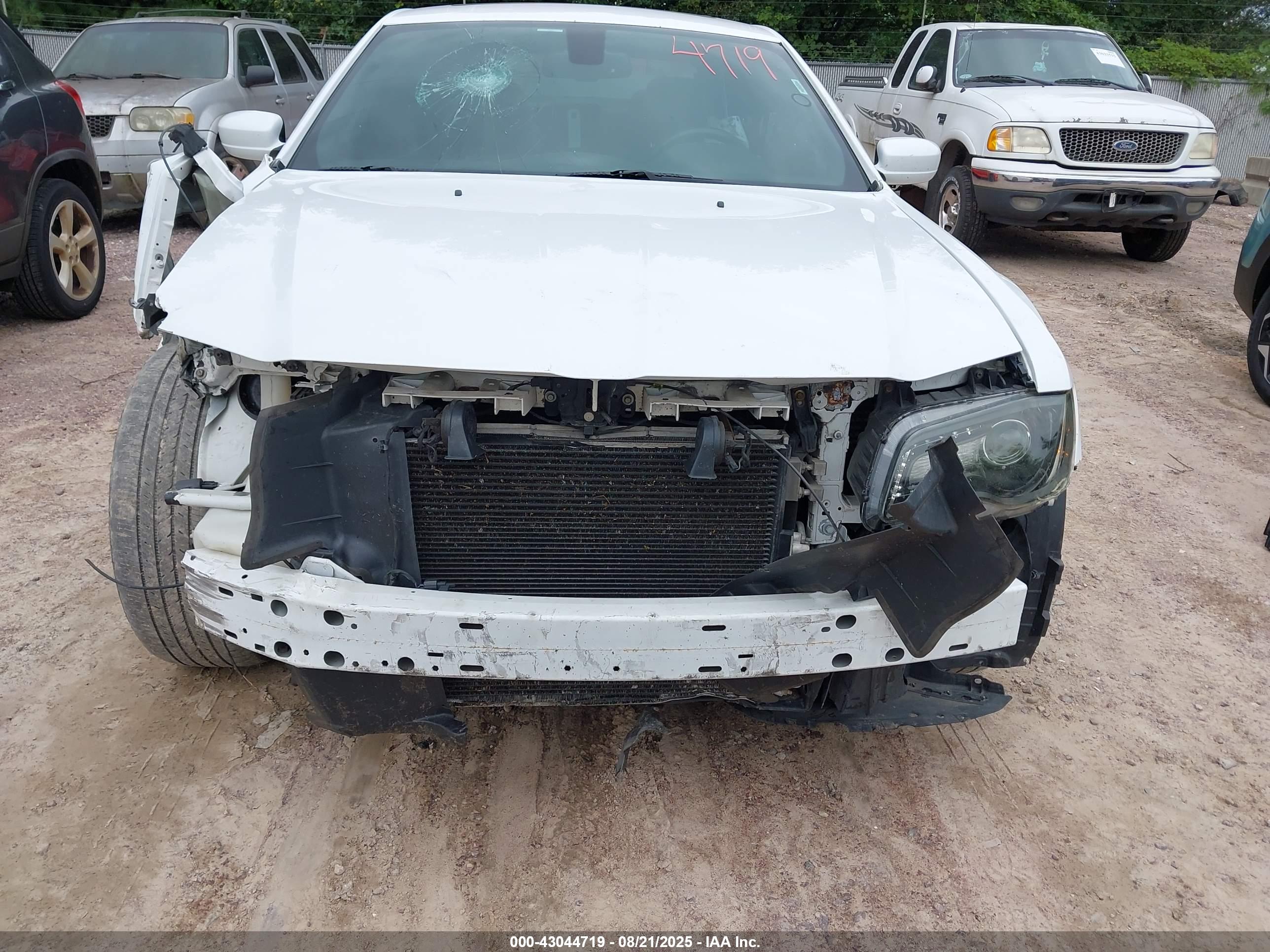 CHRYSLER 300 image 6