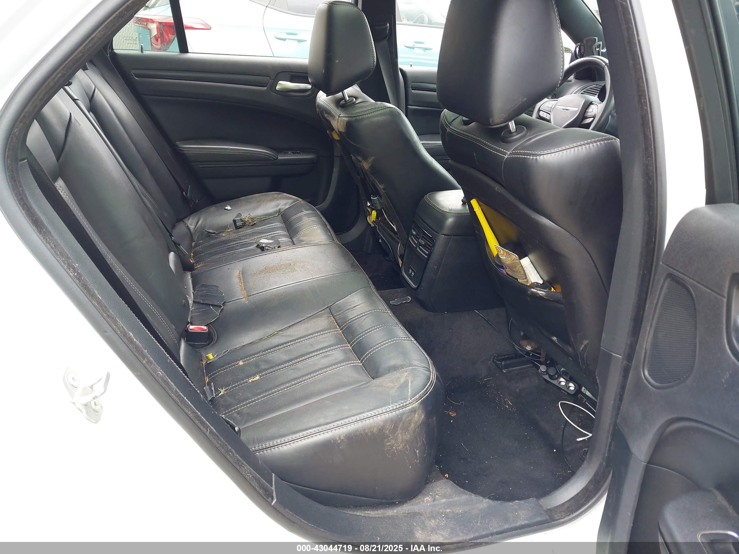 CHRYSLER 300 image 8