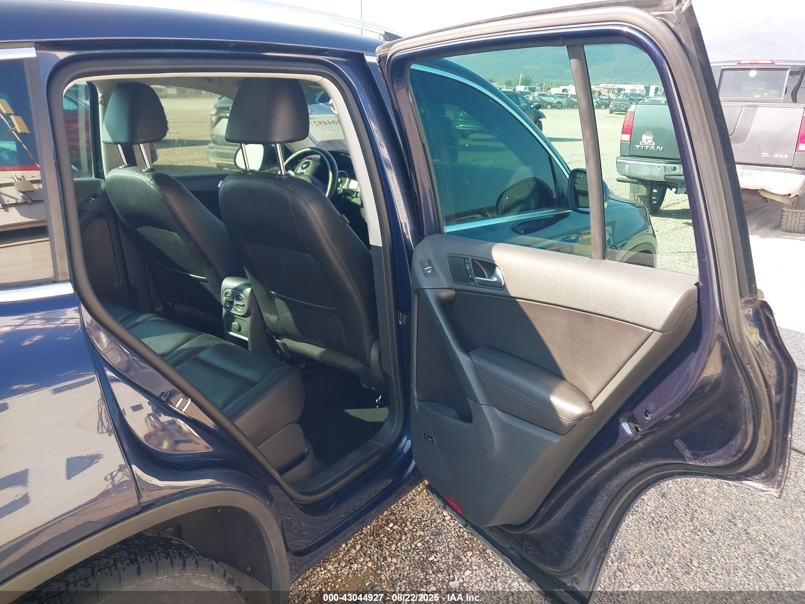 VOLKSWAGEN TIGUAN image 8