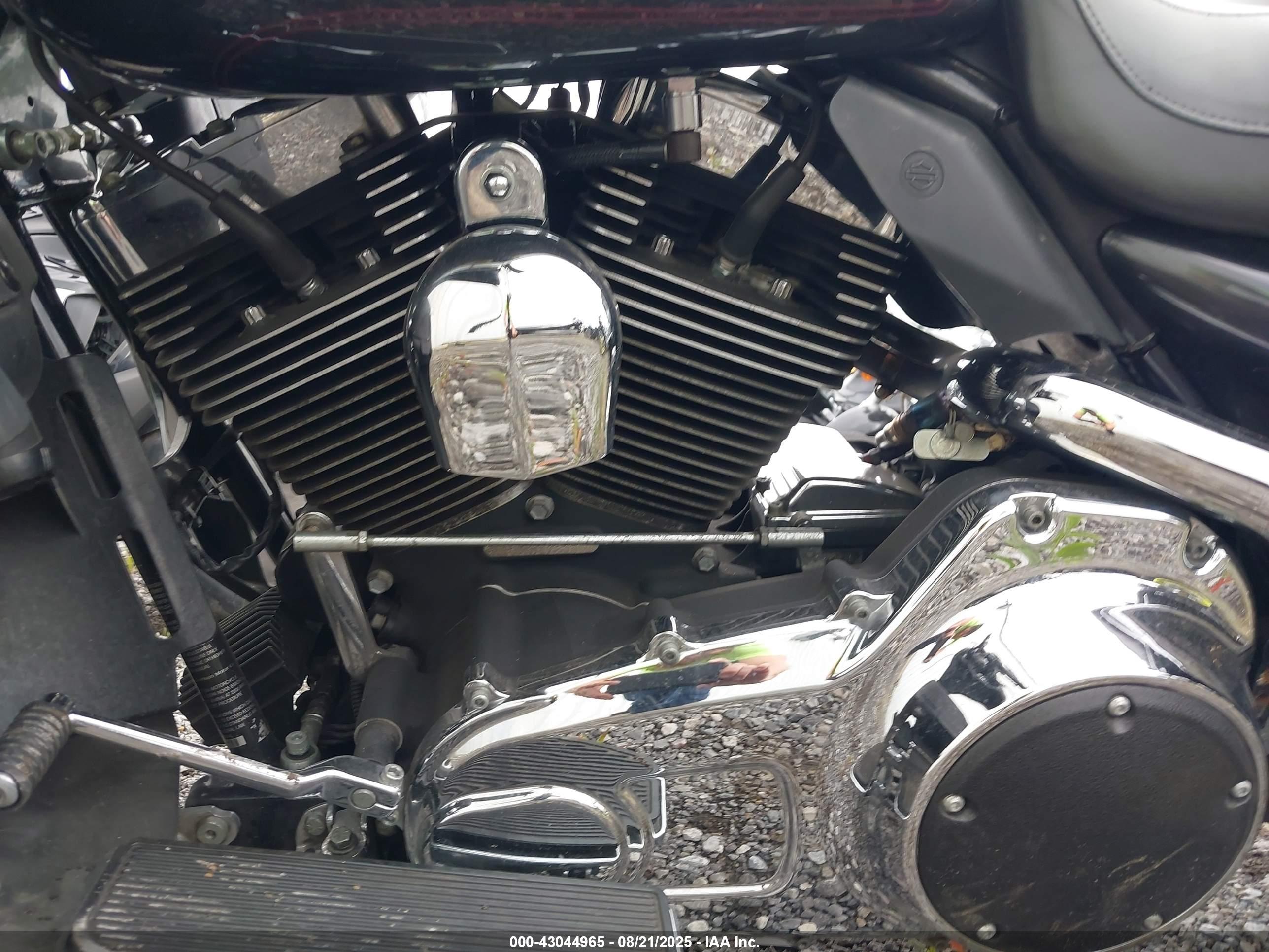 HARLEY-DAVIDSON FLHTCUI image 9