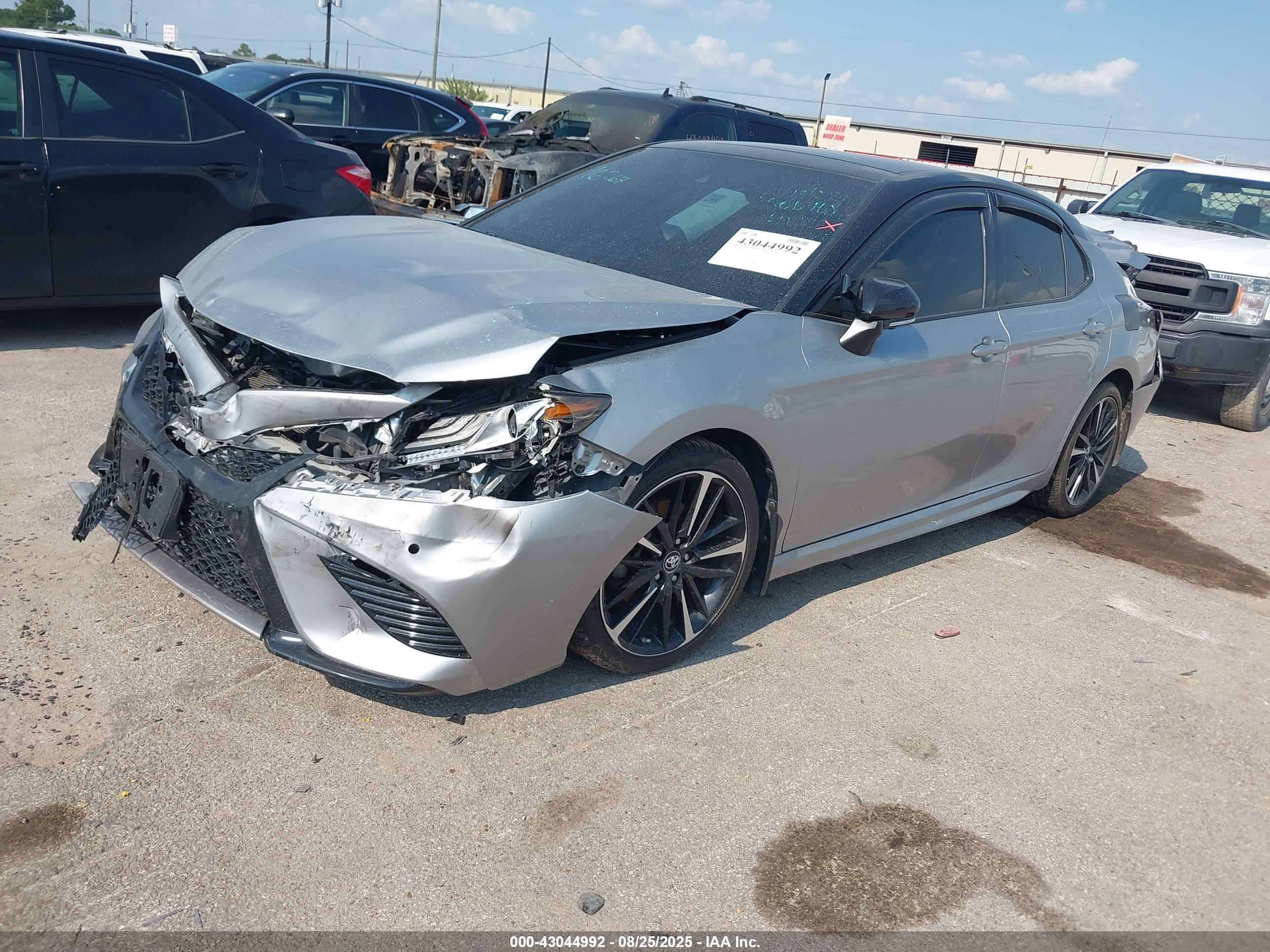 TOYOTA CAMRY image 2
