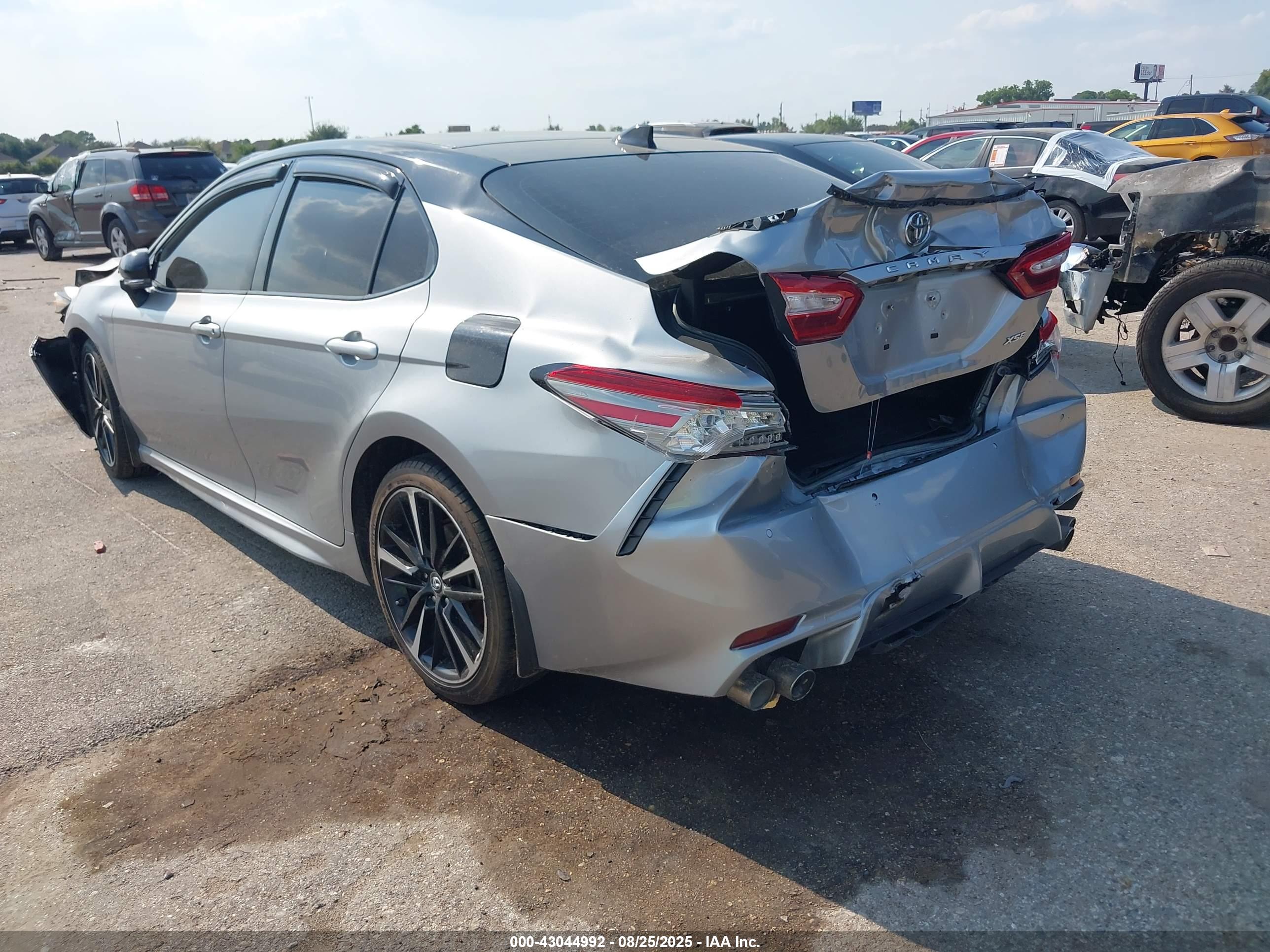 TOYOTA CAMRY image 3