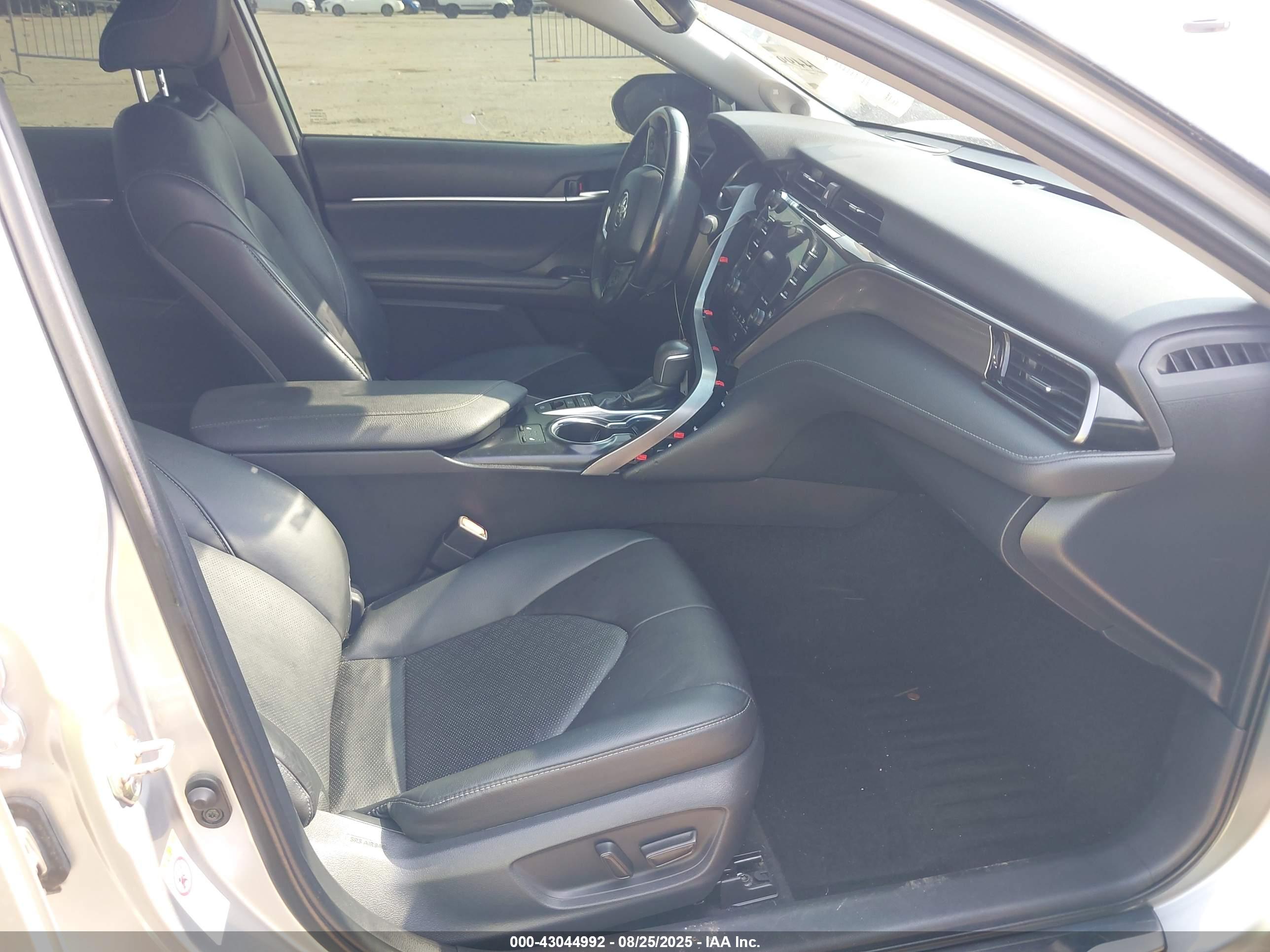 TOYOTA CAMRY image 5