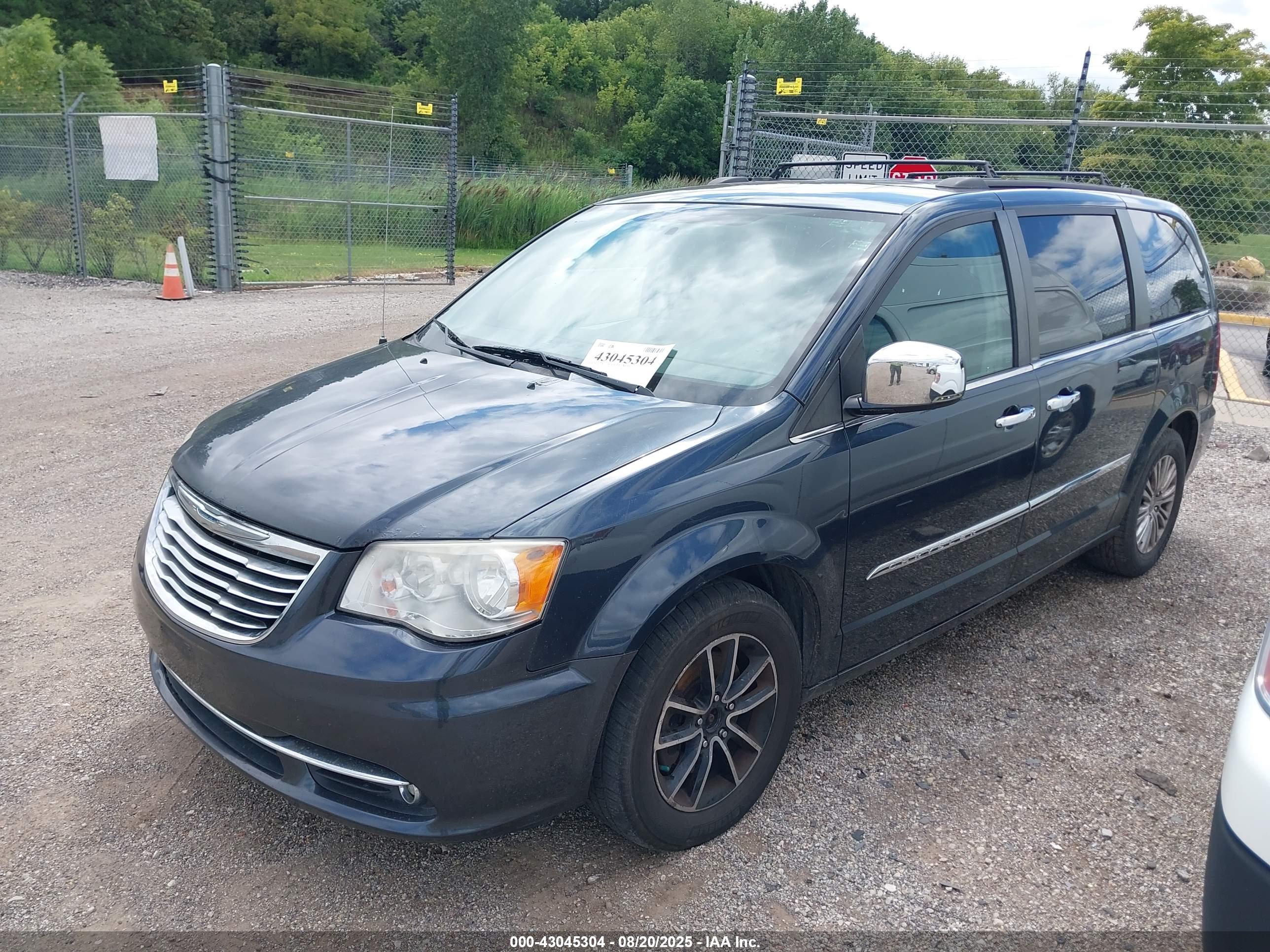 CHRYSLER TOWN image 2