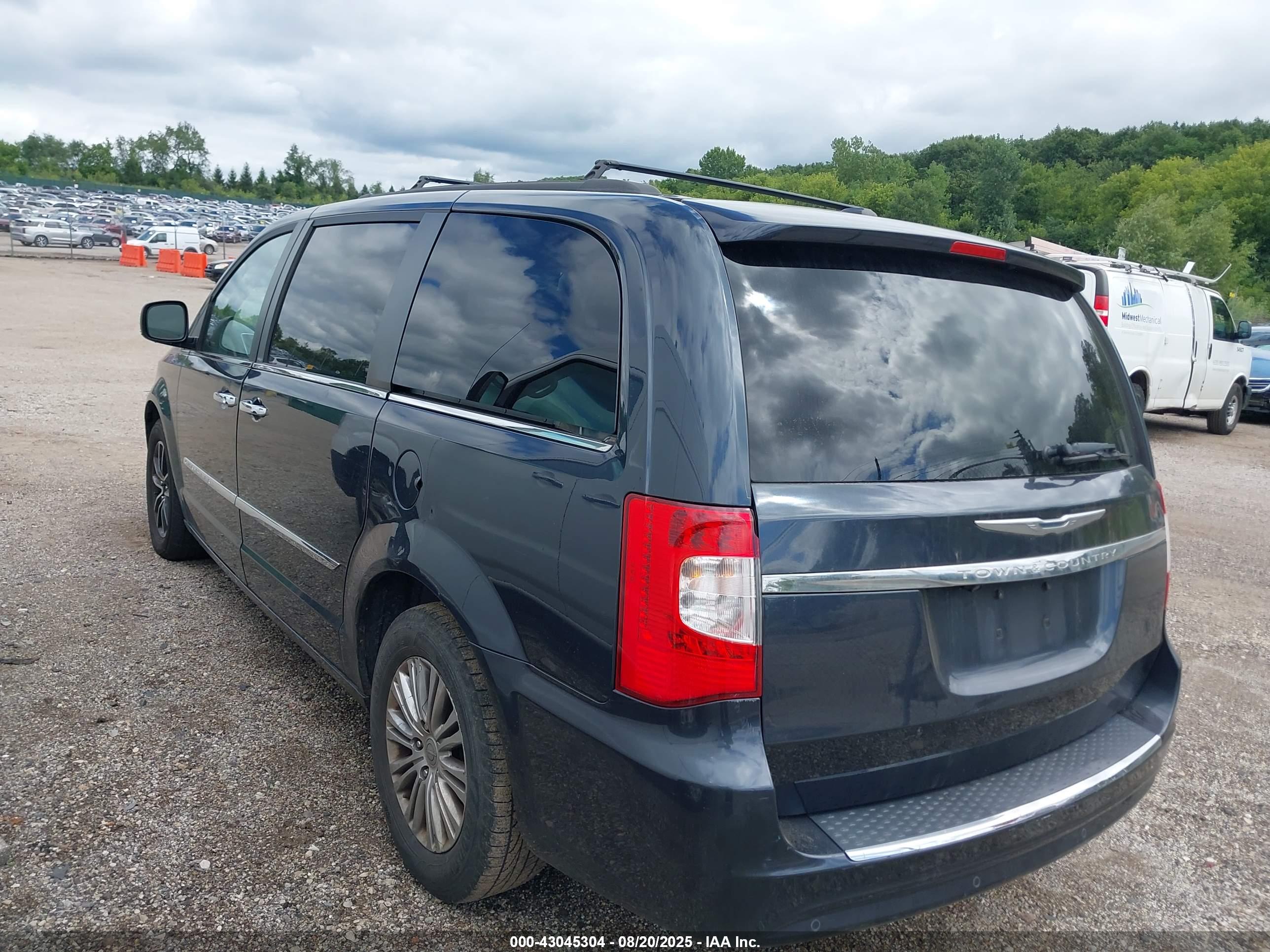 CHRYSLER TOWN image 3