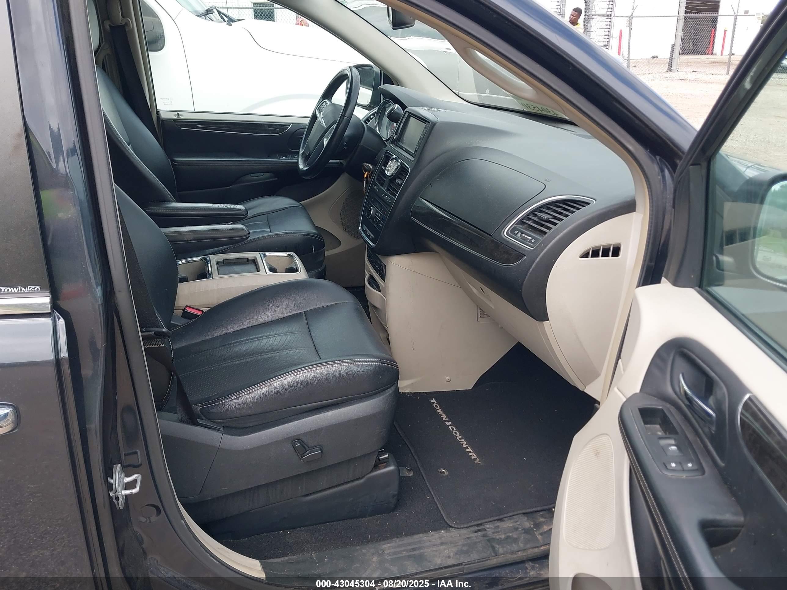 CHRYSLER TOWN image 5