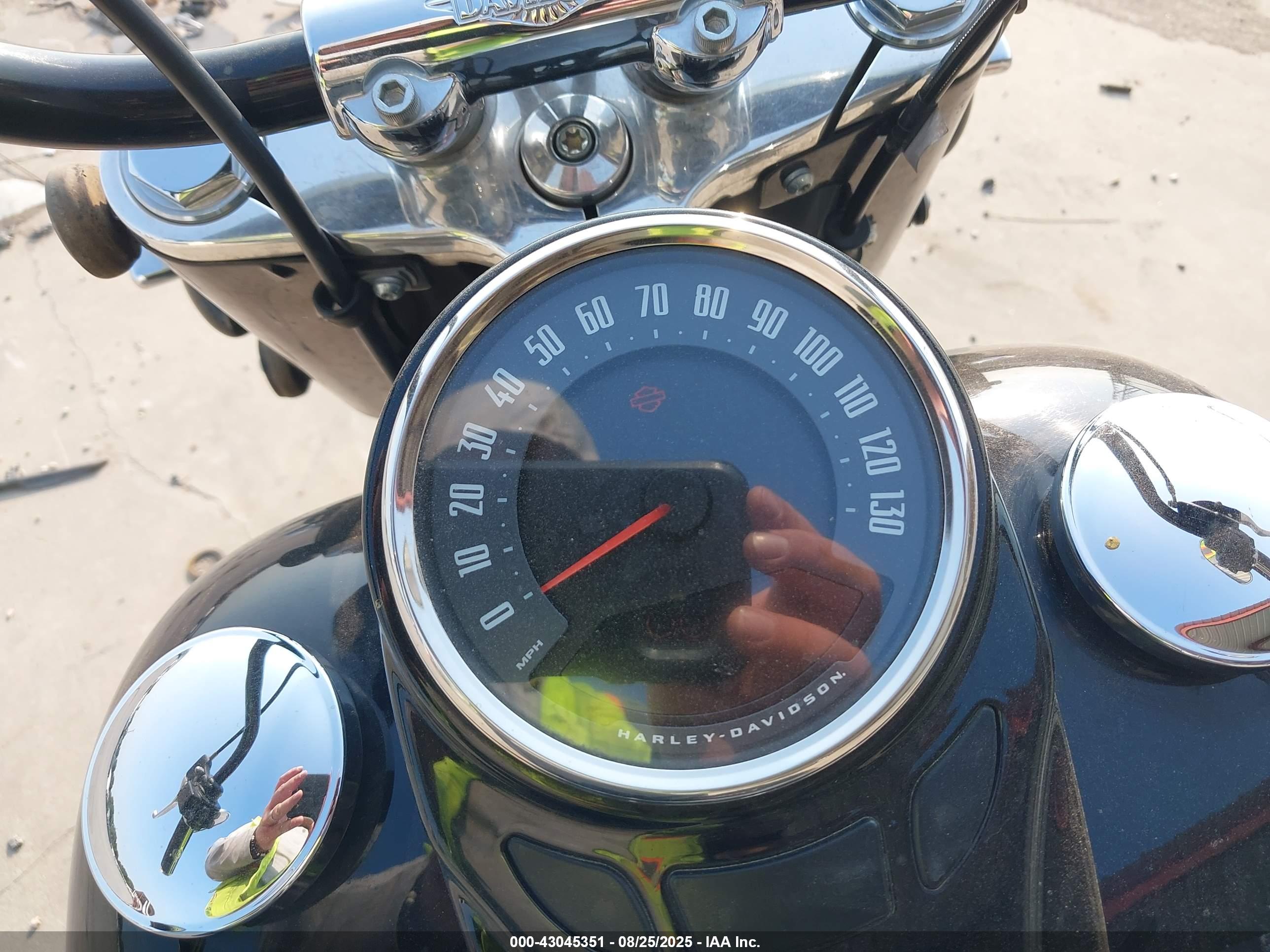 HARLEY-DAVIDSON FLHCS image 7