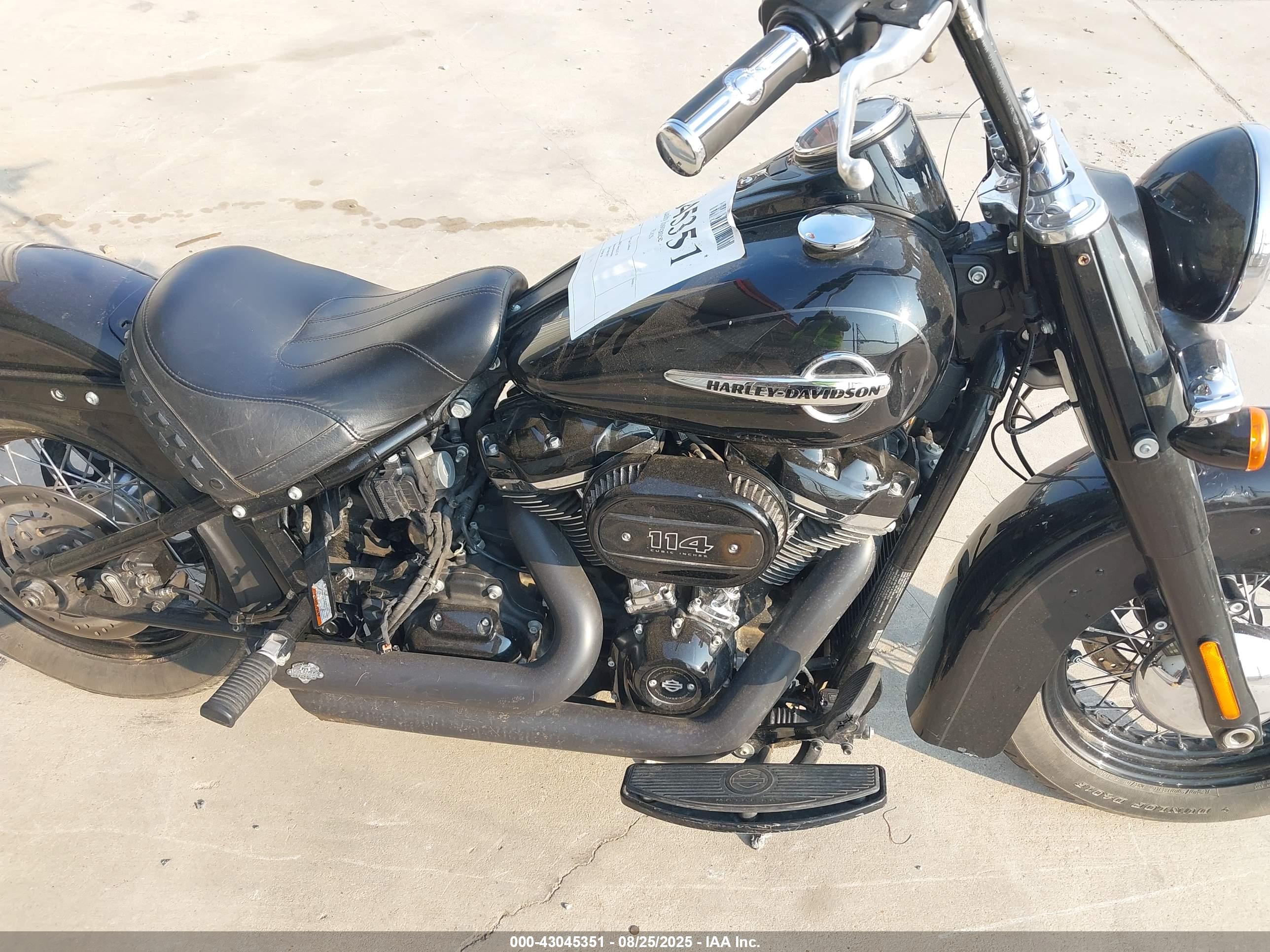 HARLEY-DAVIDSON FLHCS image 8