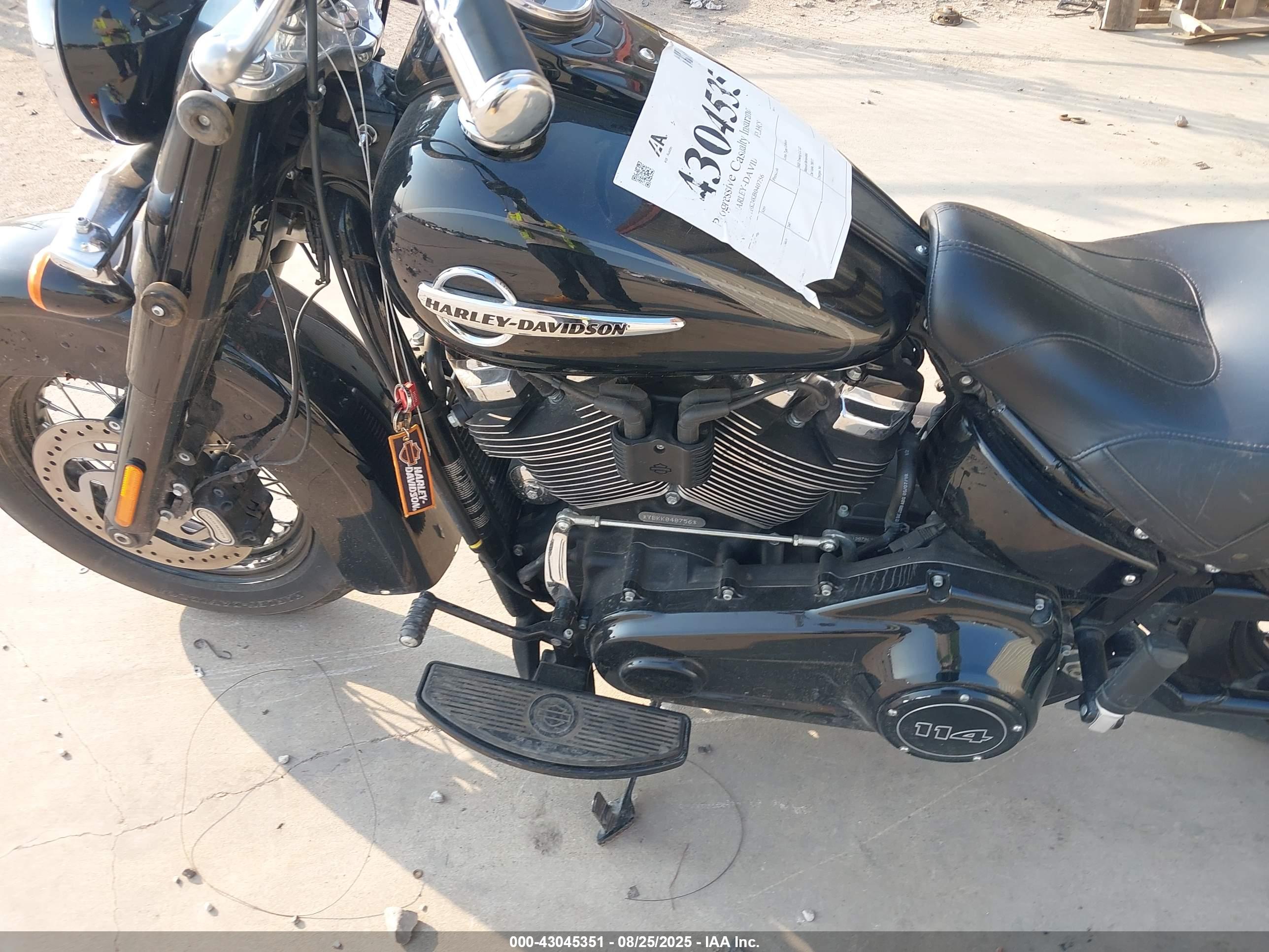 HARLEY-DAVIDSON FLHCS image 9