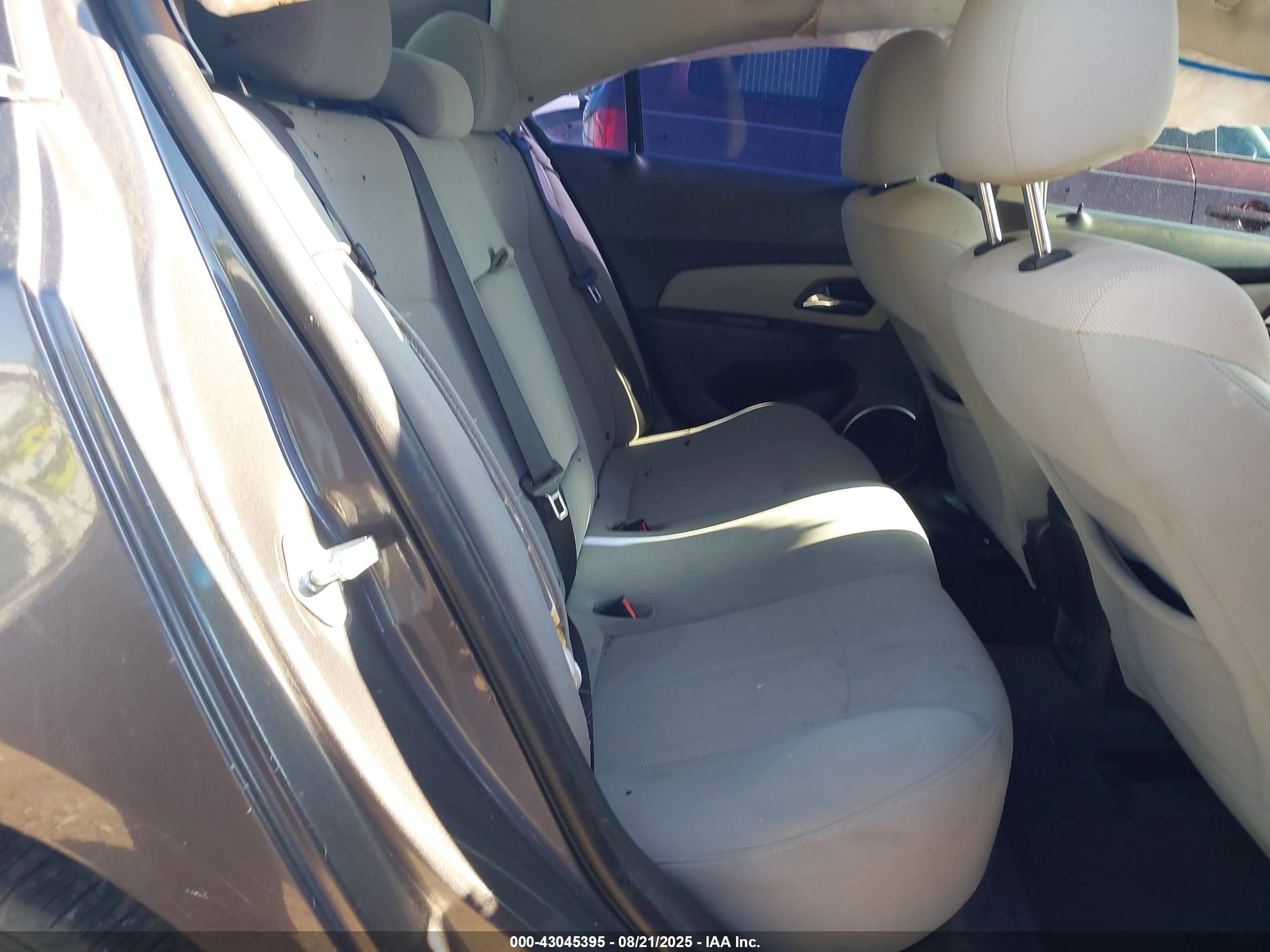 CHEVROLET CRUZE image 8