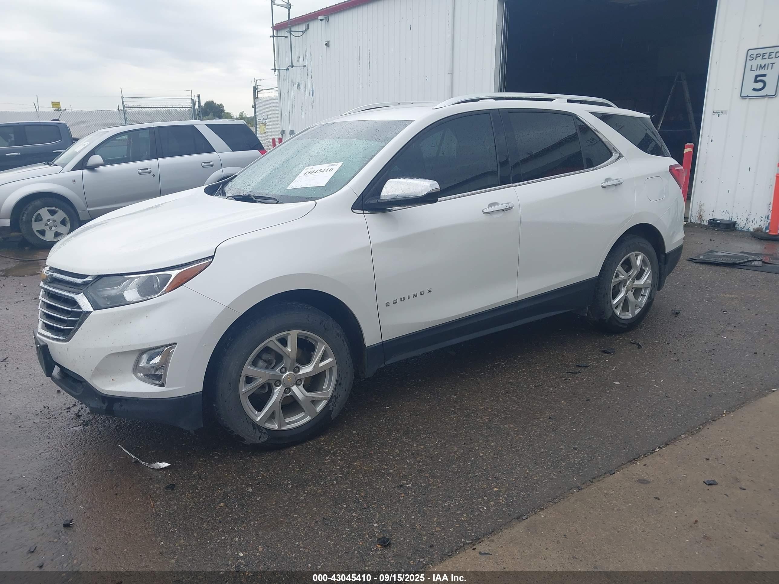 CHEVROLET EQUINOX image 2