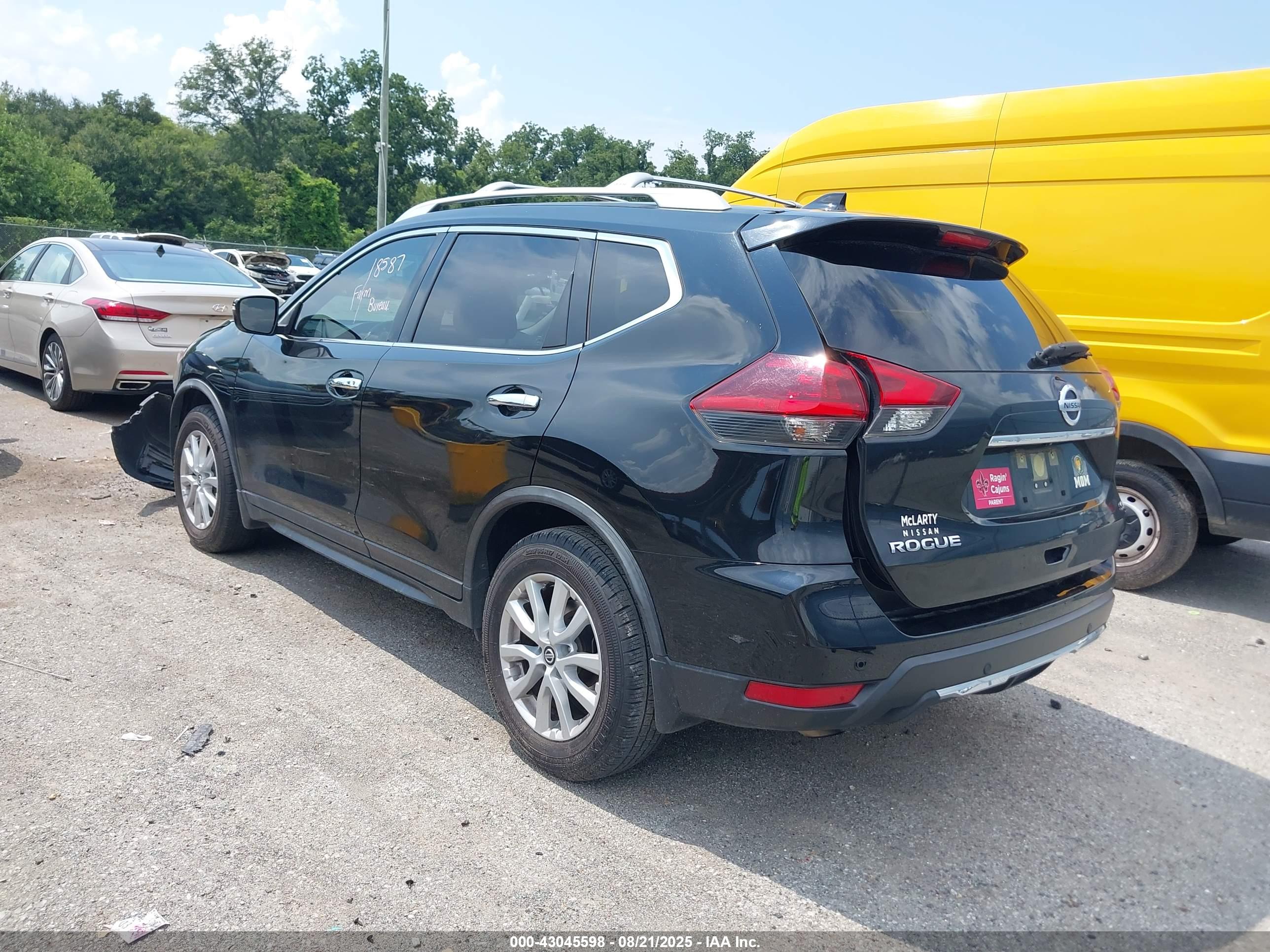 NISSAN ROGUE image 3