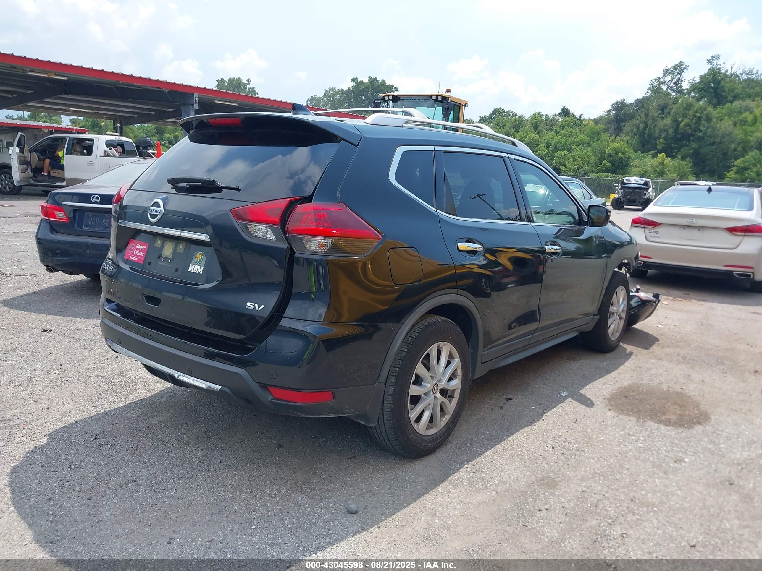 NISSAN ROGUE image 4