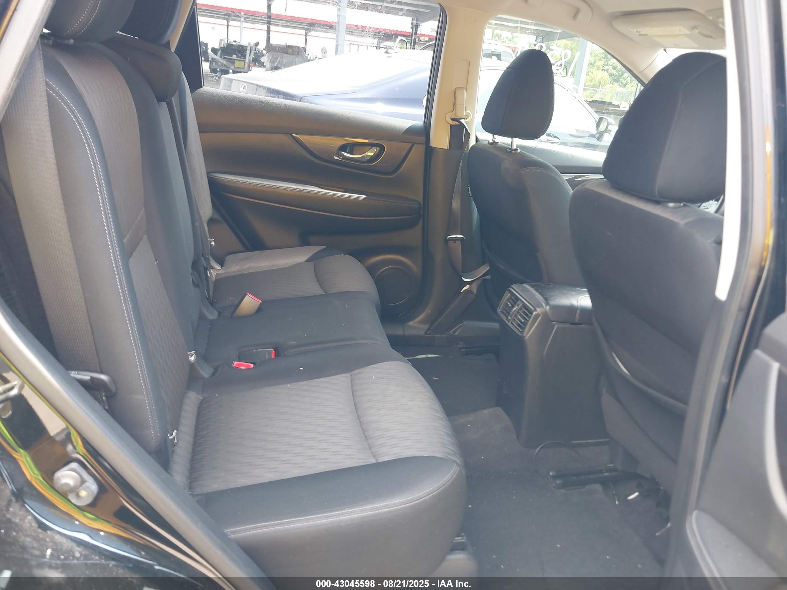 NISSAN ROGUE image 8