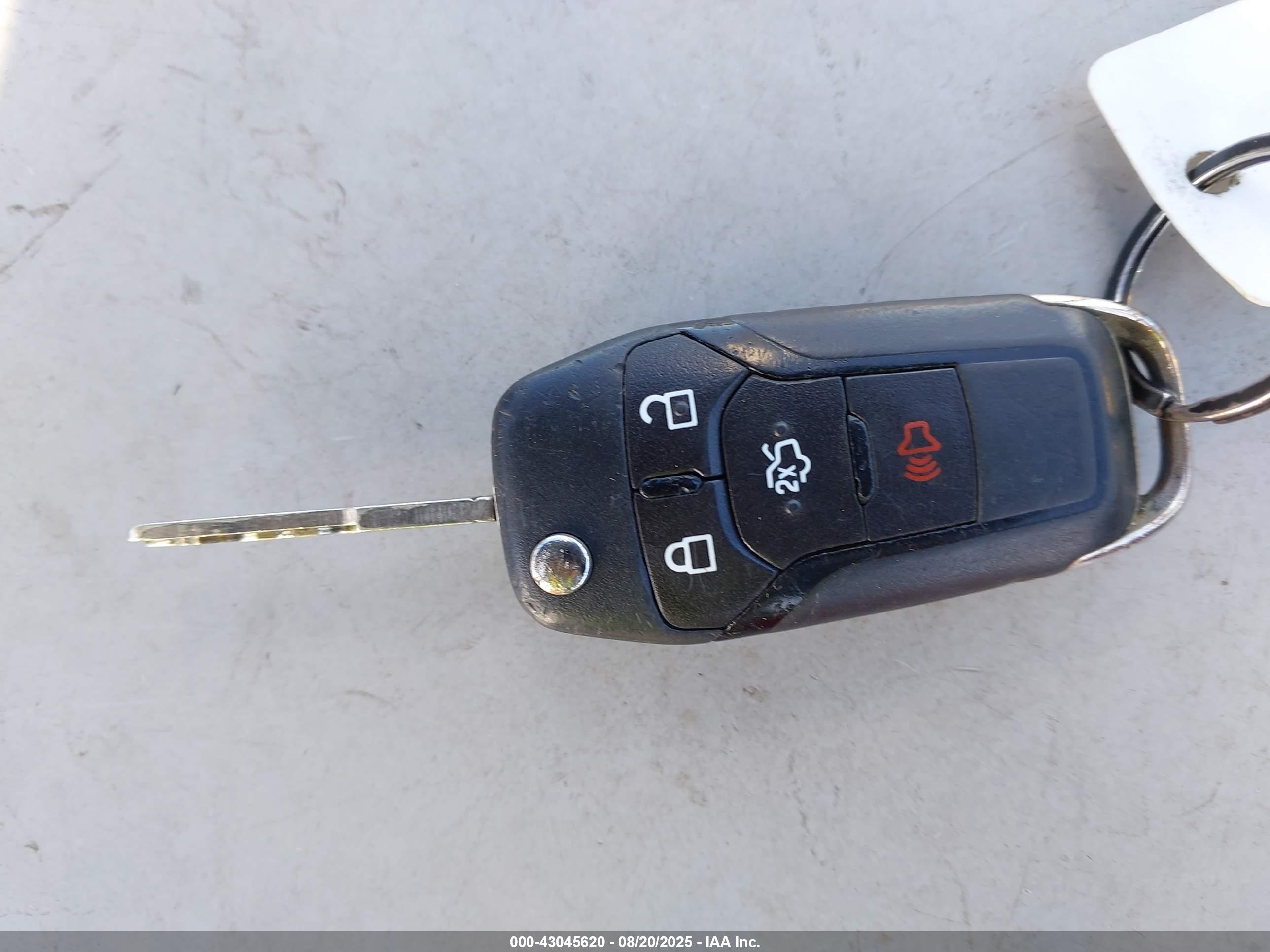 FORD FUSION image 11