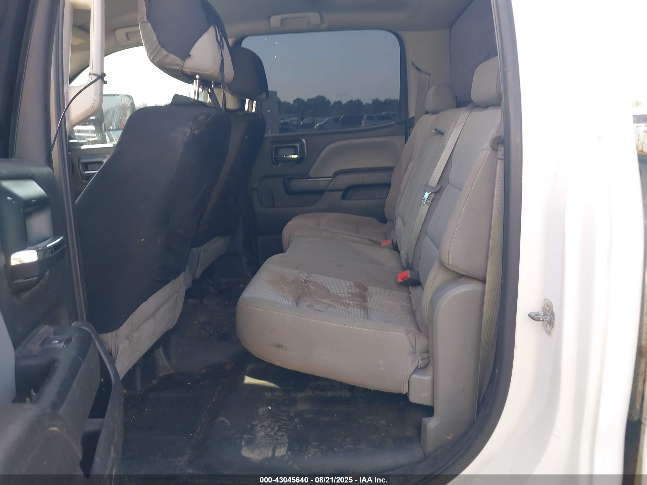 CHEVROLET SILVERADO image 8