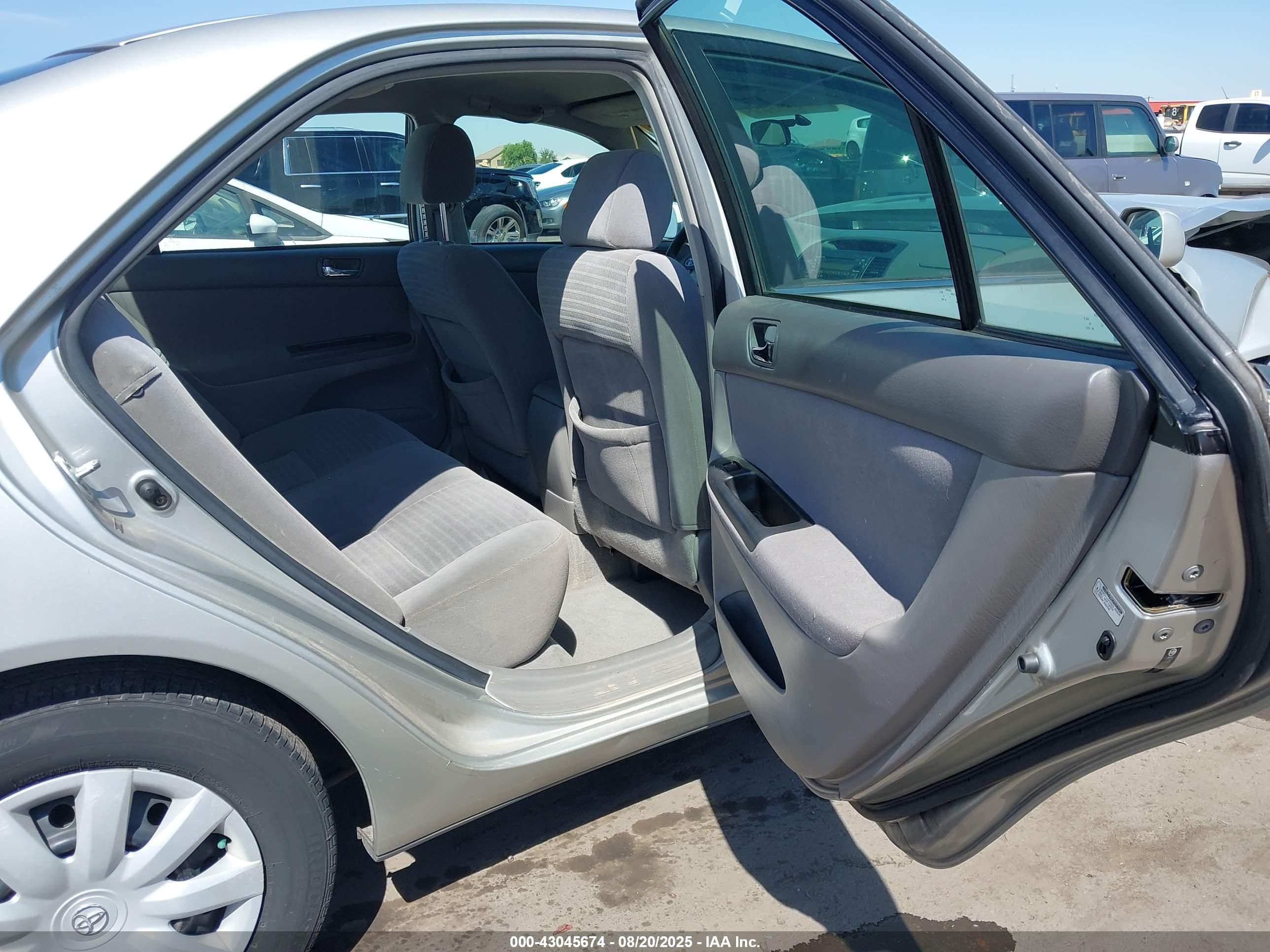 TOYOTA CAMRY image 8