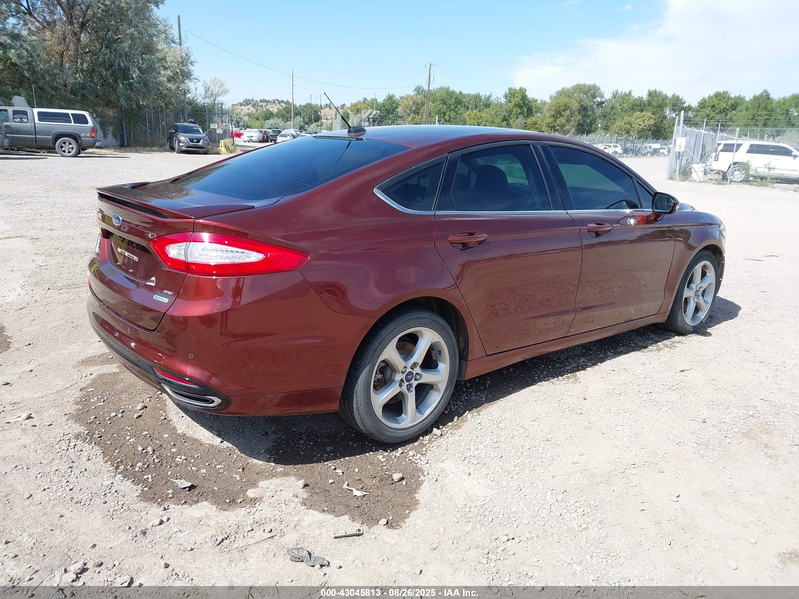FORD FUSION image 4