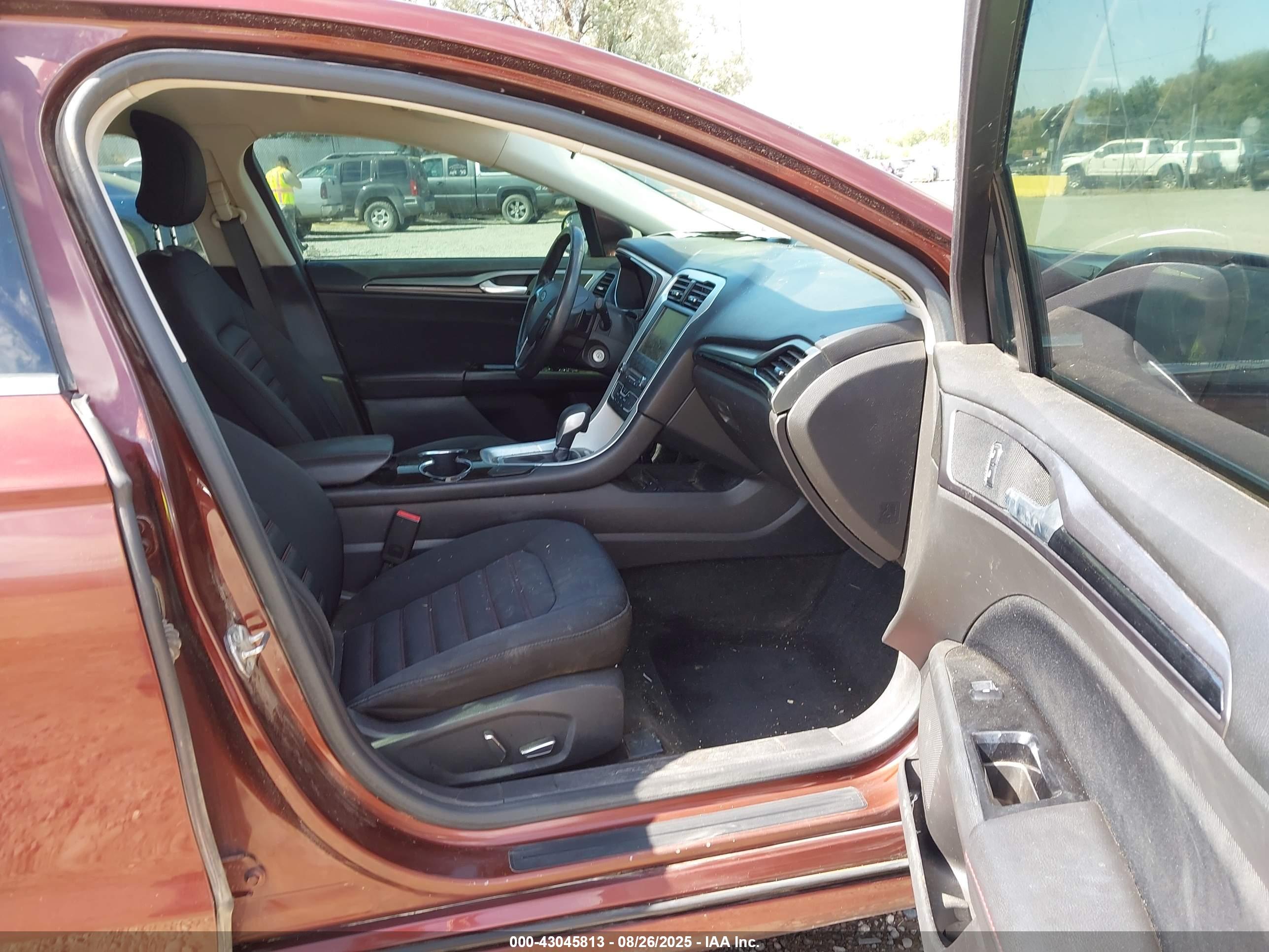 FORD FUSION image 5