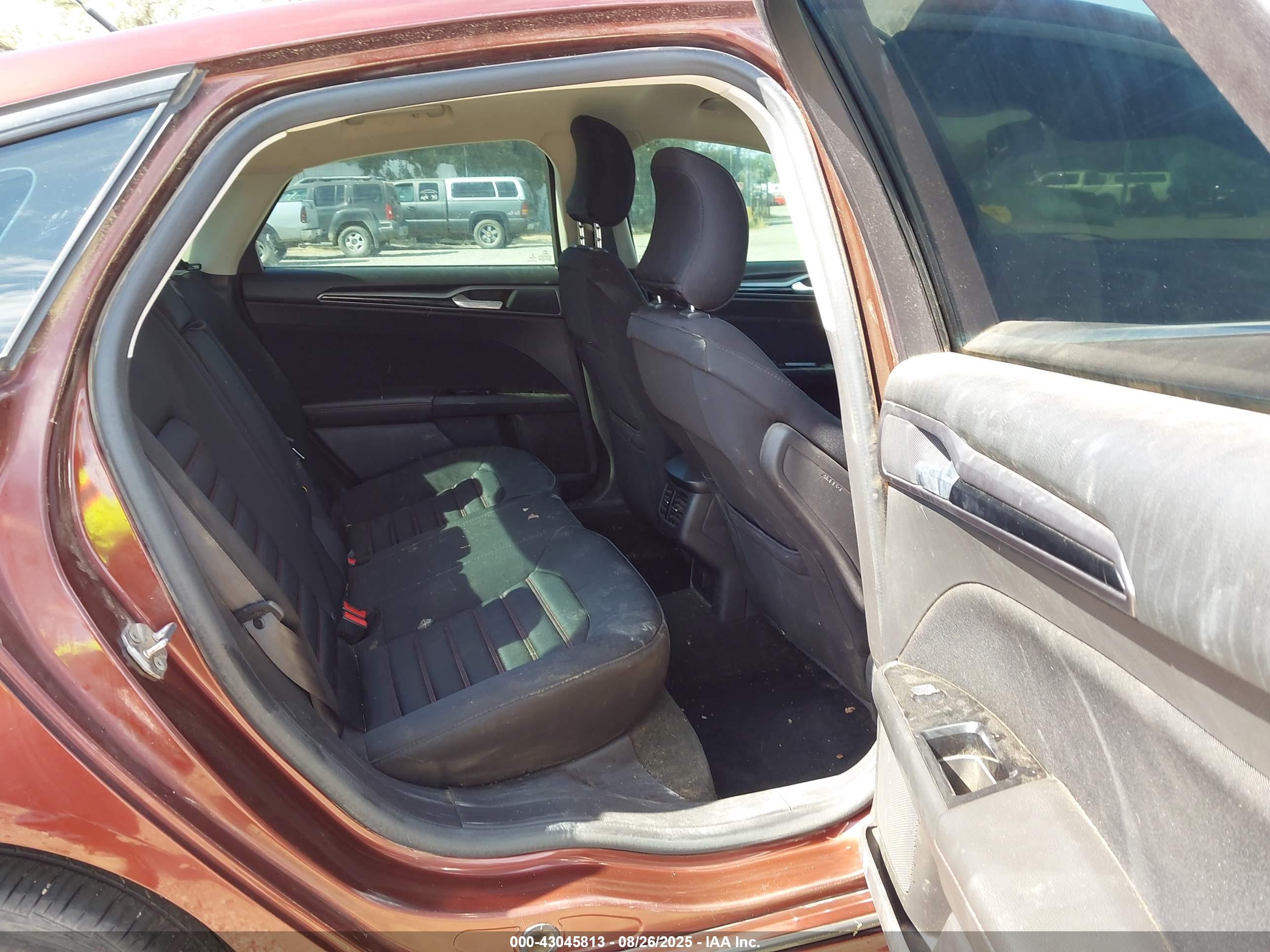 FORD FUSION image 8