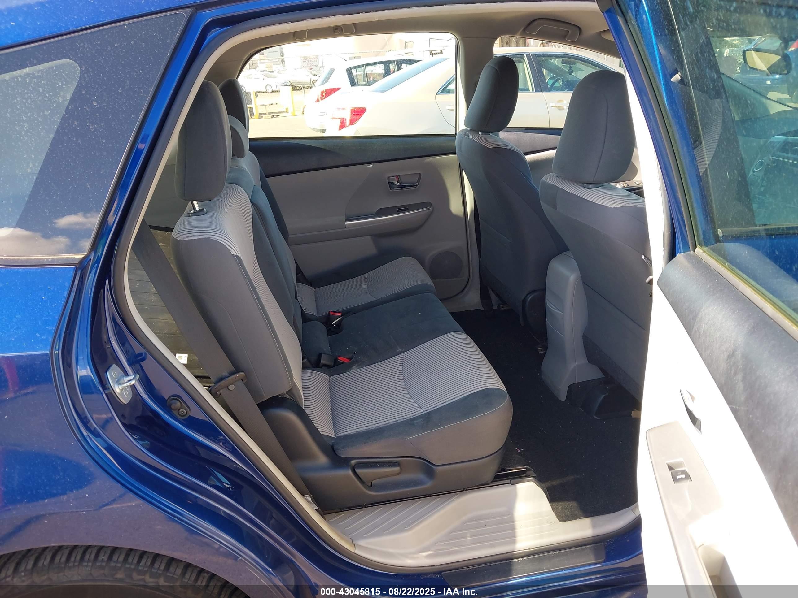 TOYOTA PRIUS image 8