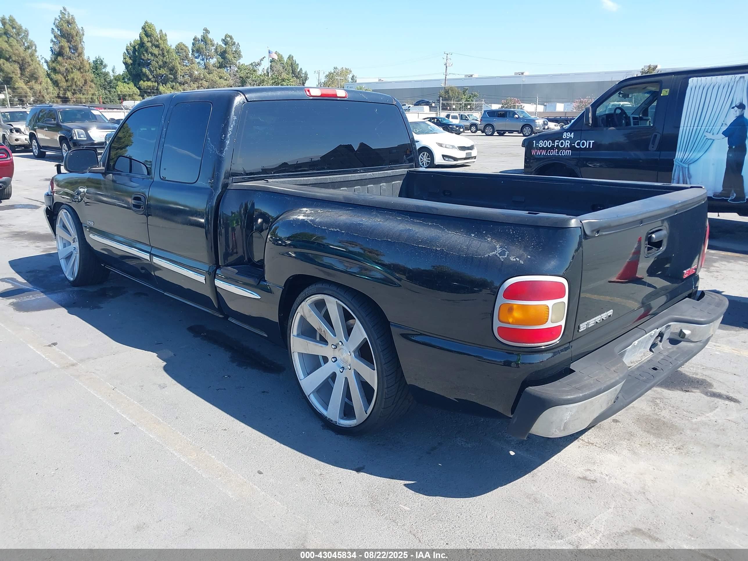 GMC SIERRA image 3