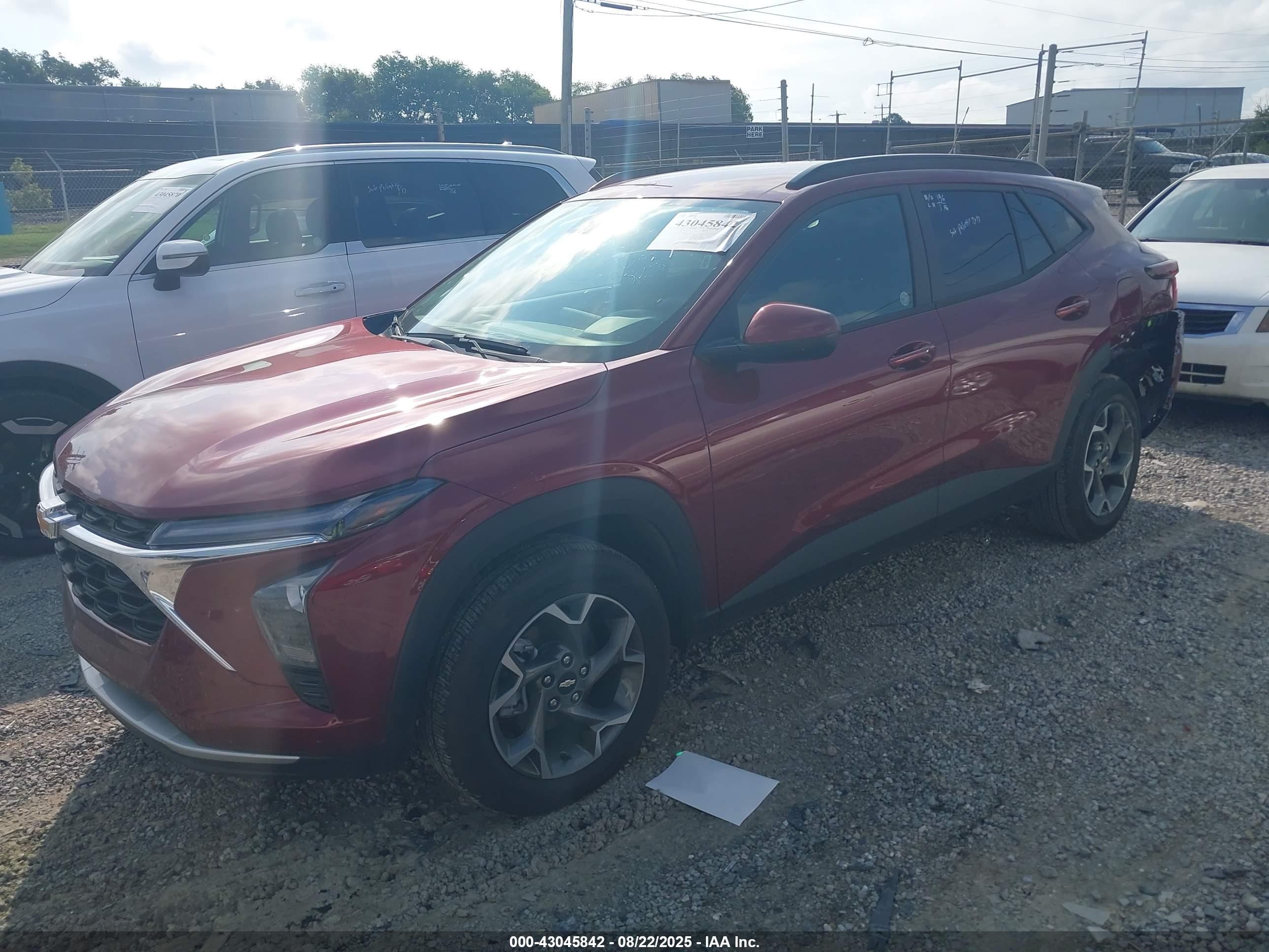 CHEVROLET TRAX image 2