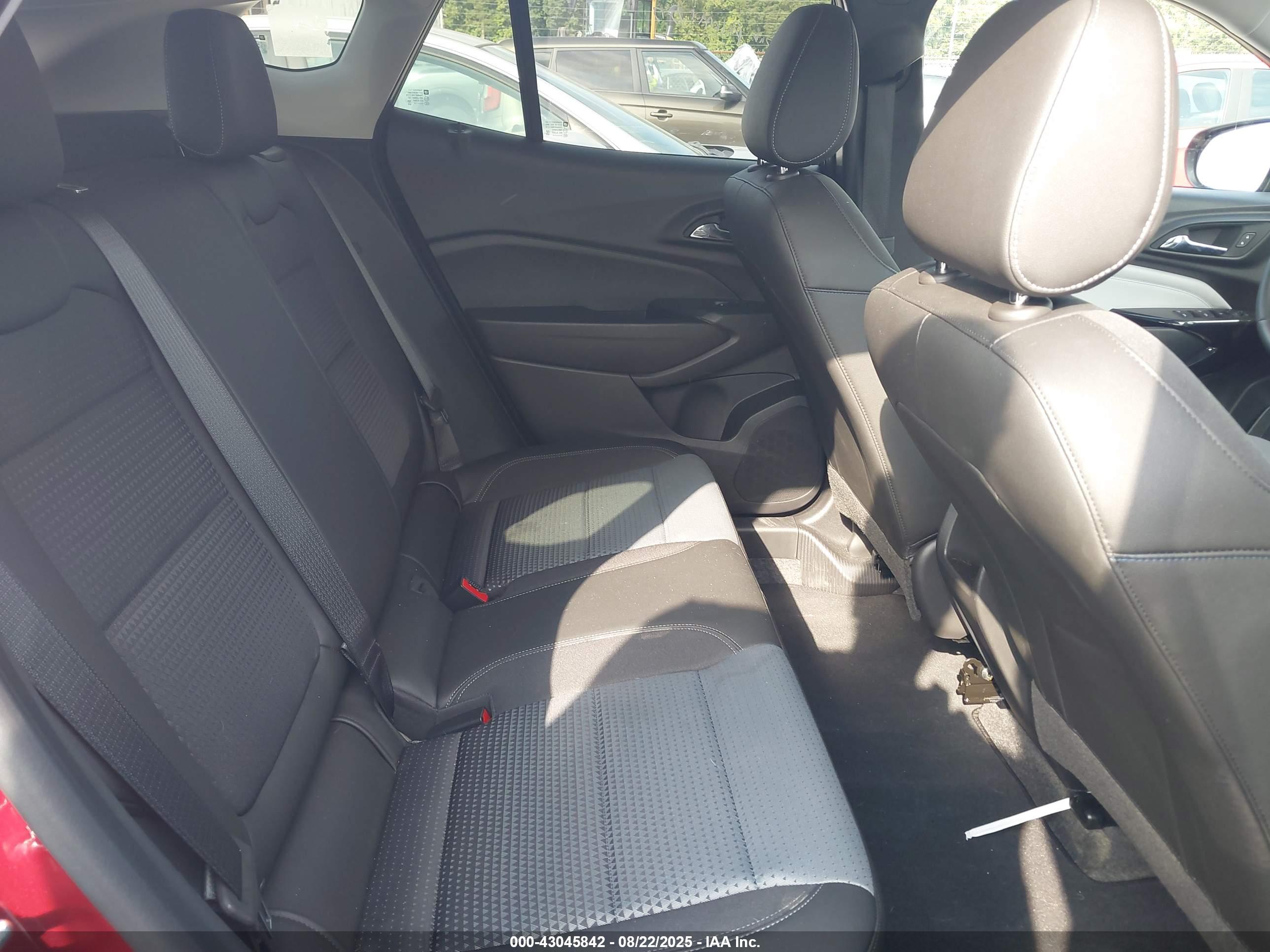 CHEVROLET TRAX image 8