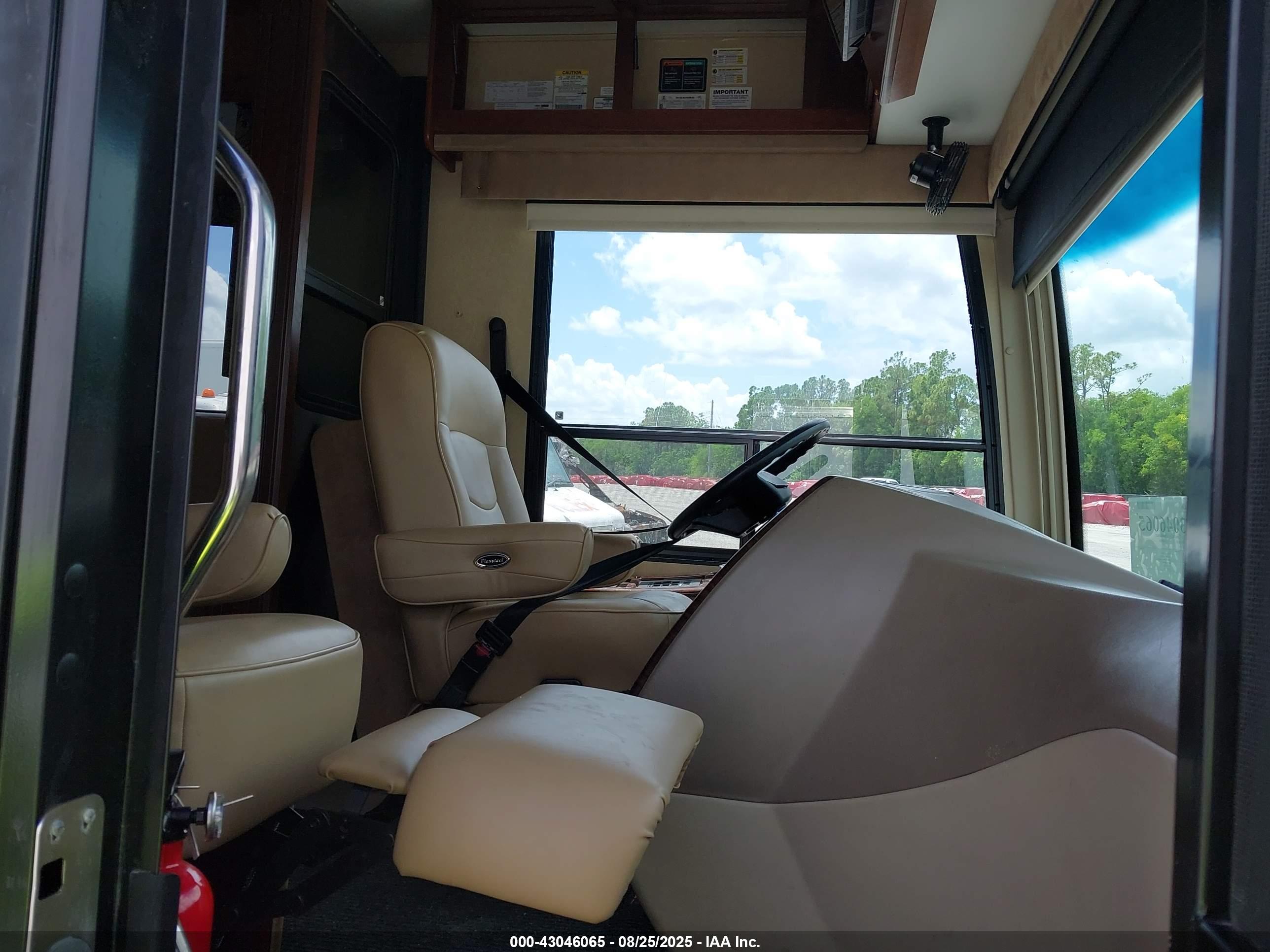 FREIGHTLINER CHASSIS image 5