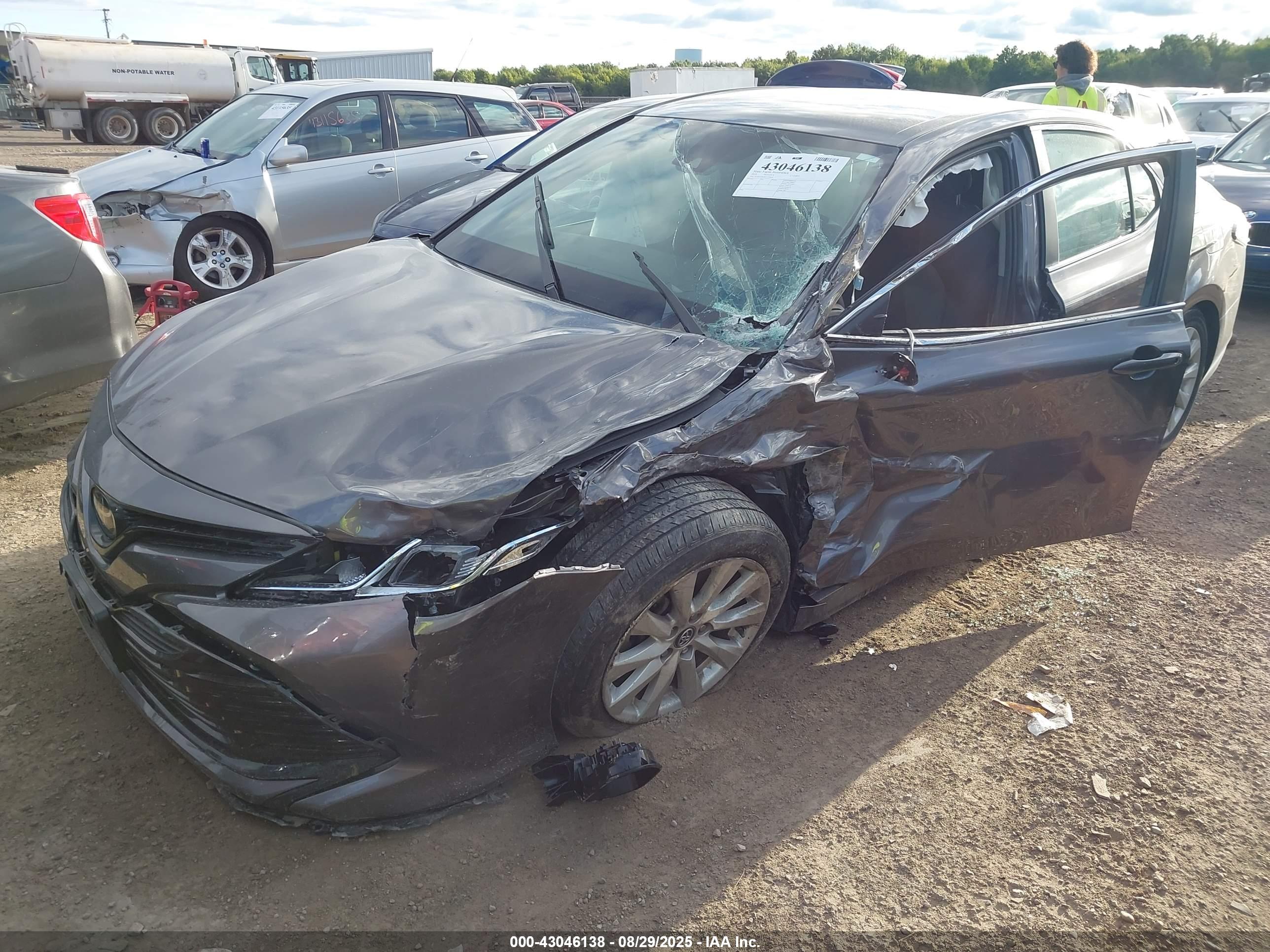TOYOTA CAMRY image 2