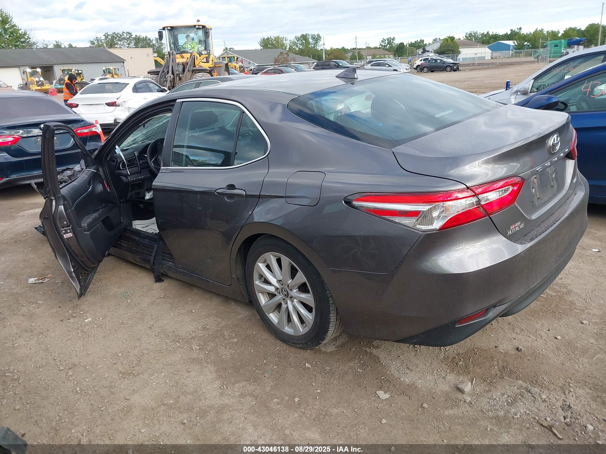 TOYOTA CAMRY image 3
