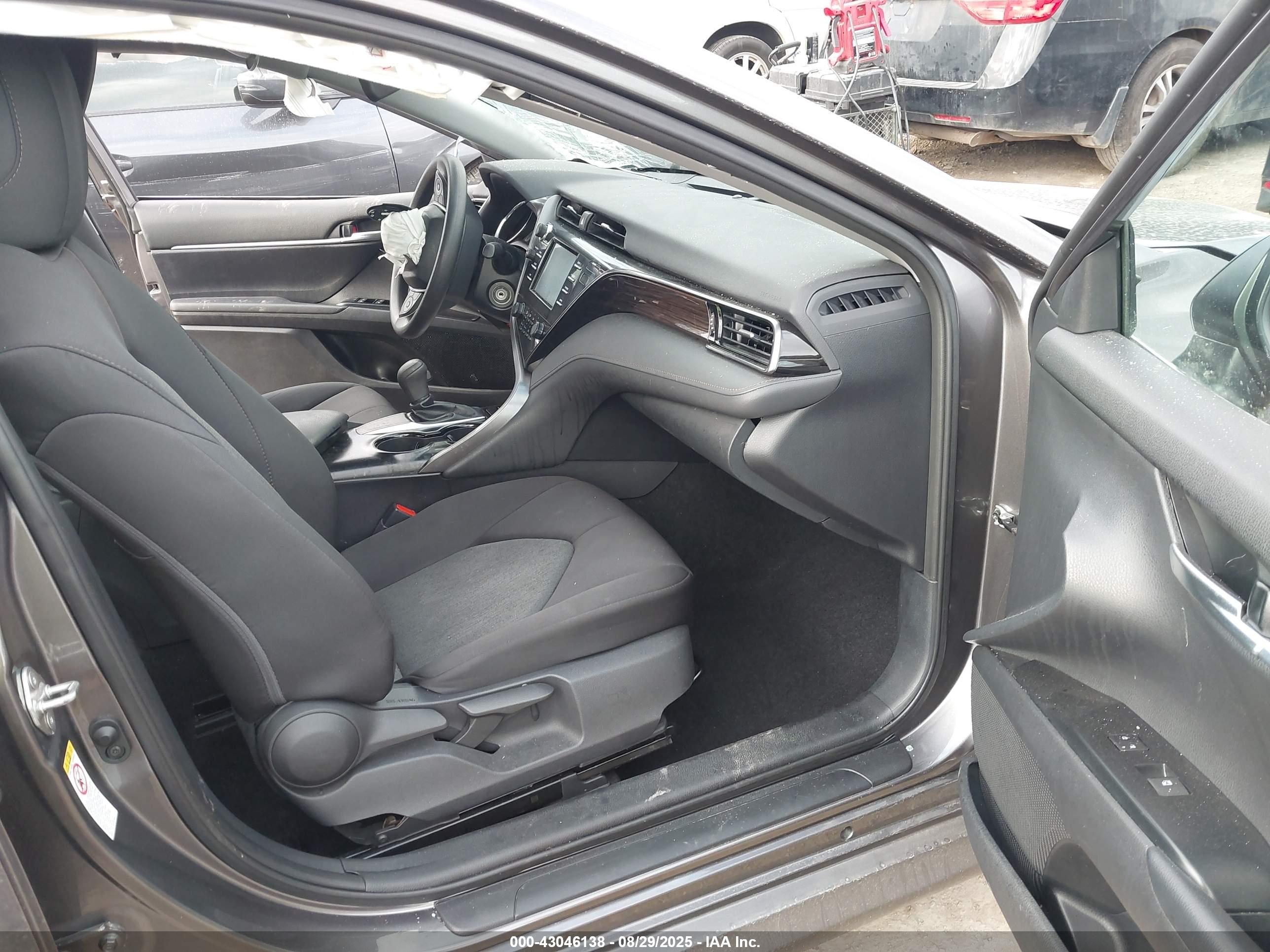 TOYOTA CAMRY image 5