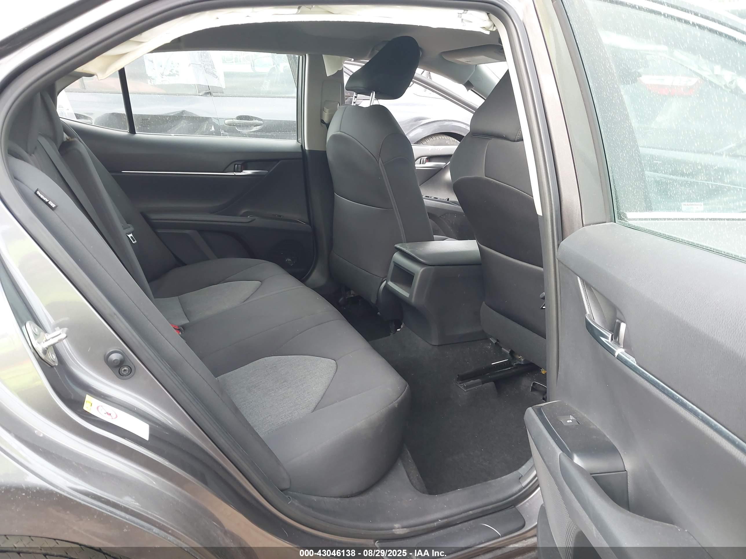TOYOTA CAMRY image 8