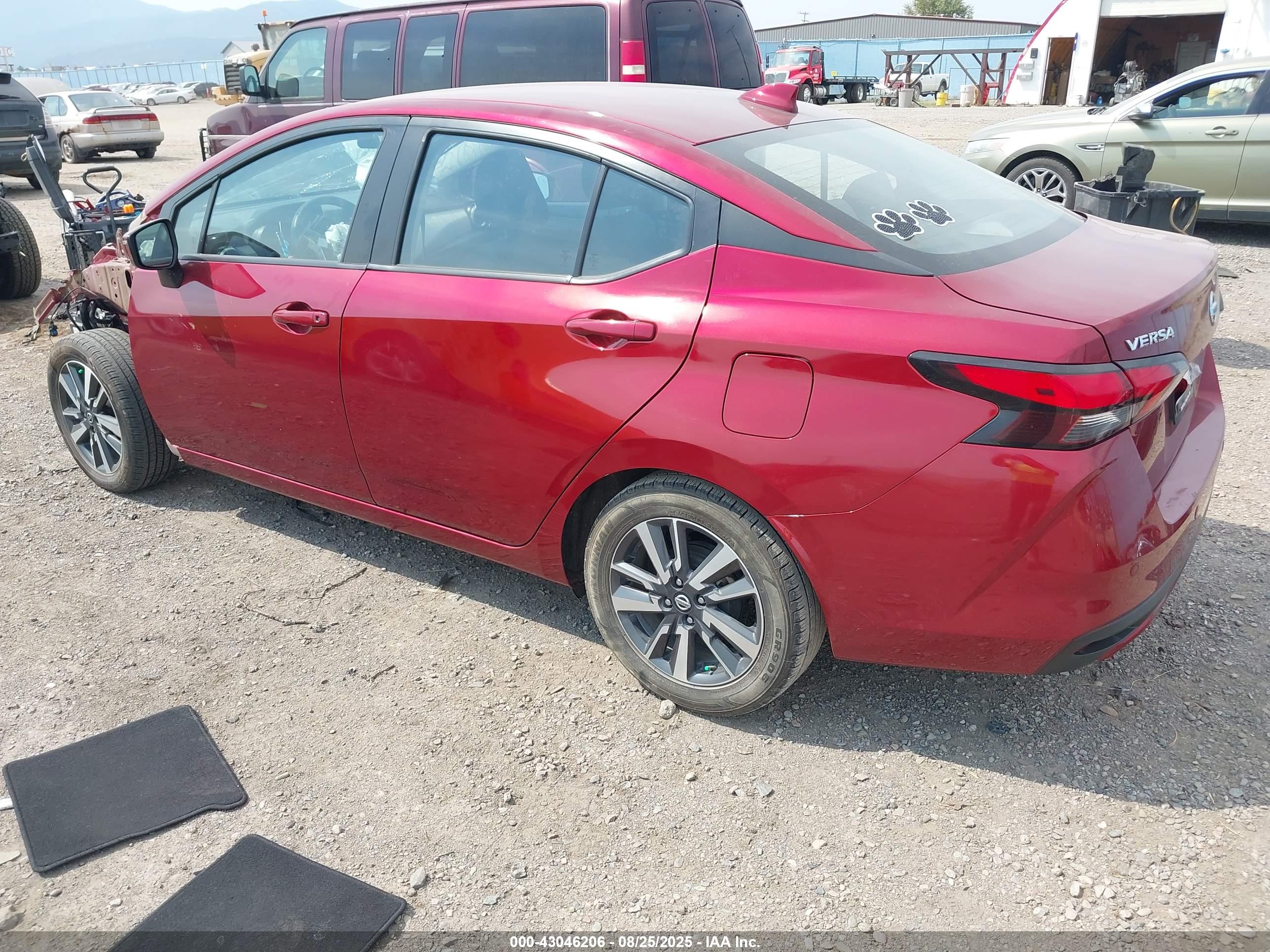 NISSAN VERSA image 3