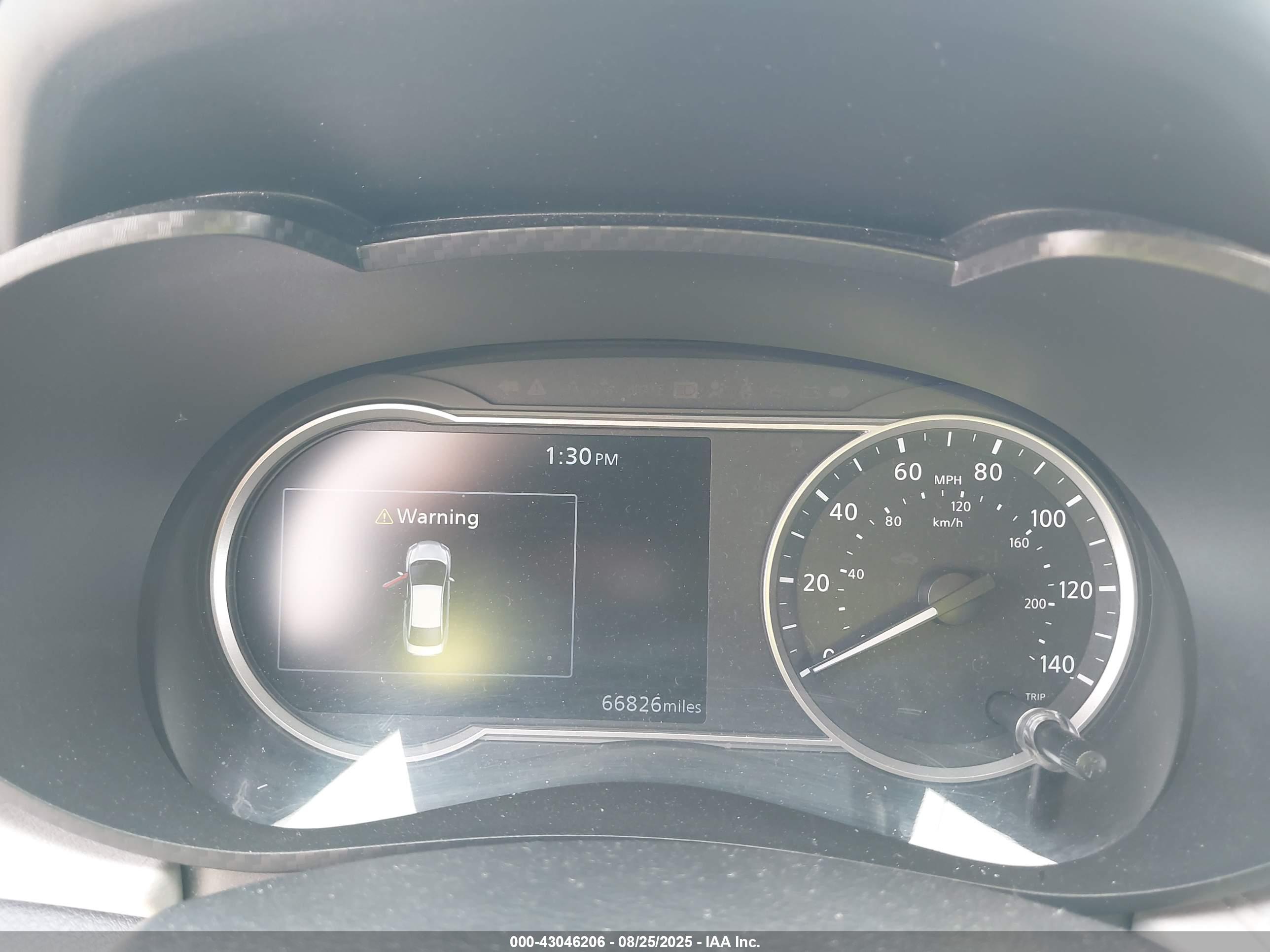 NISSAN VERSA image 7