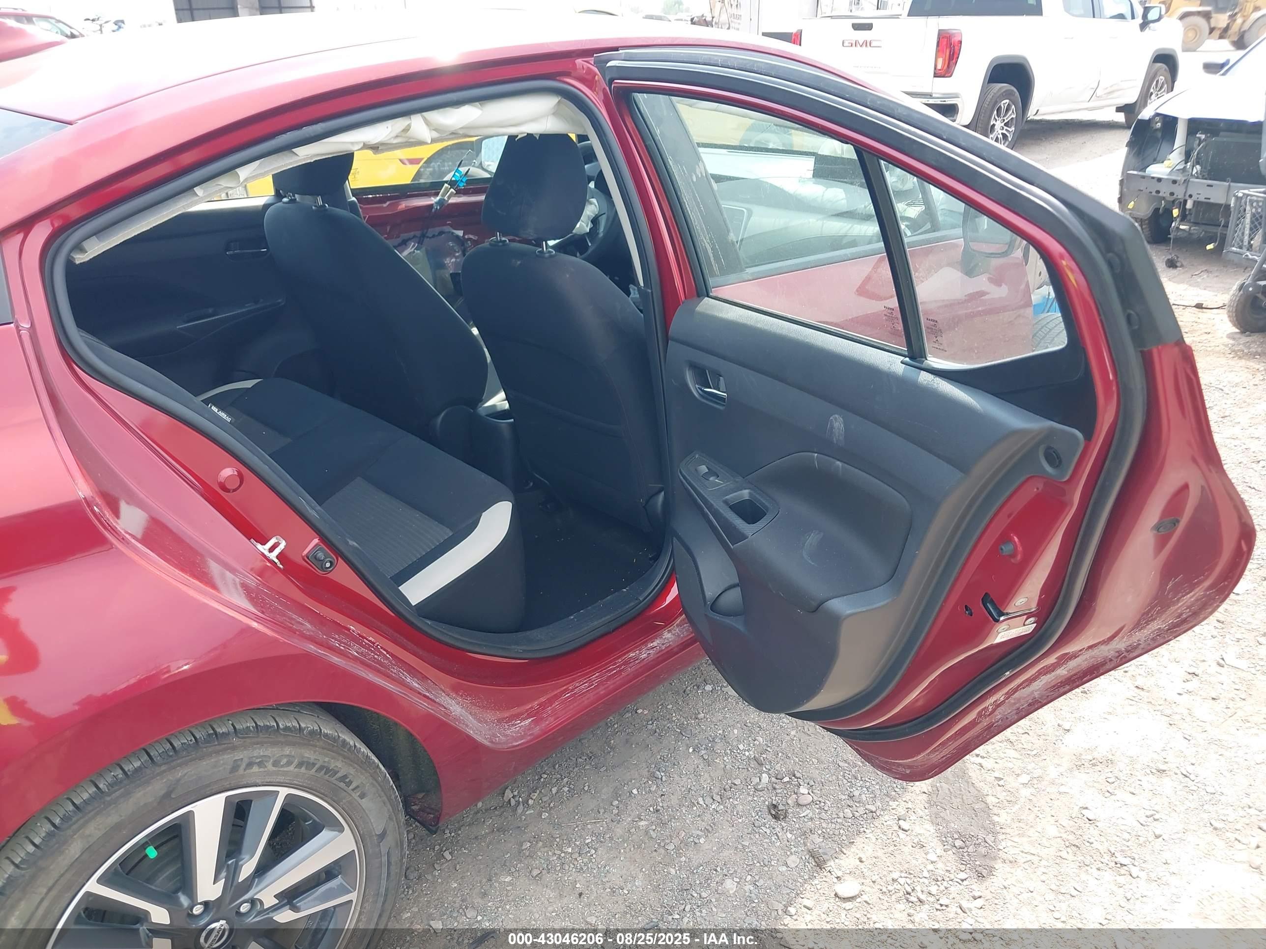 NISSAN VERSA image 8