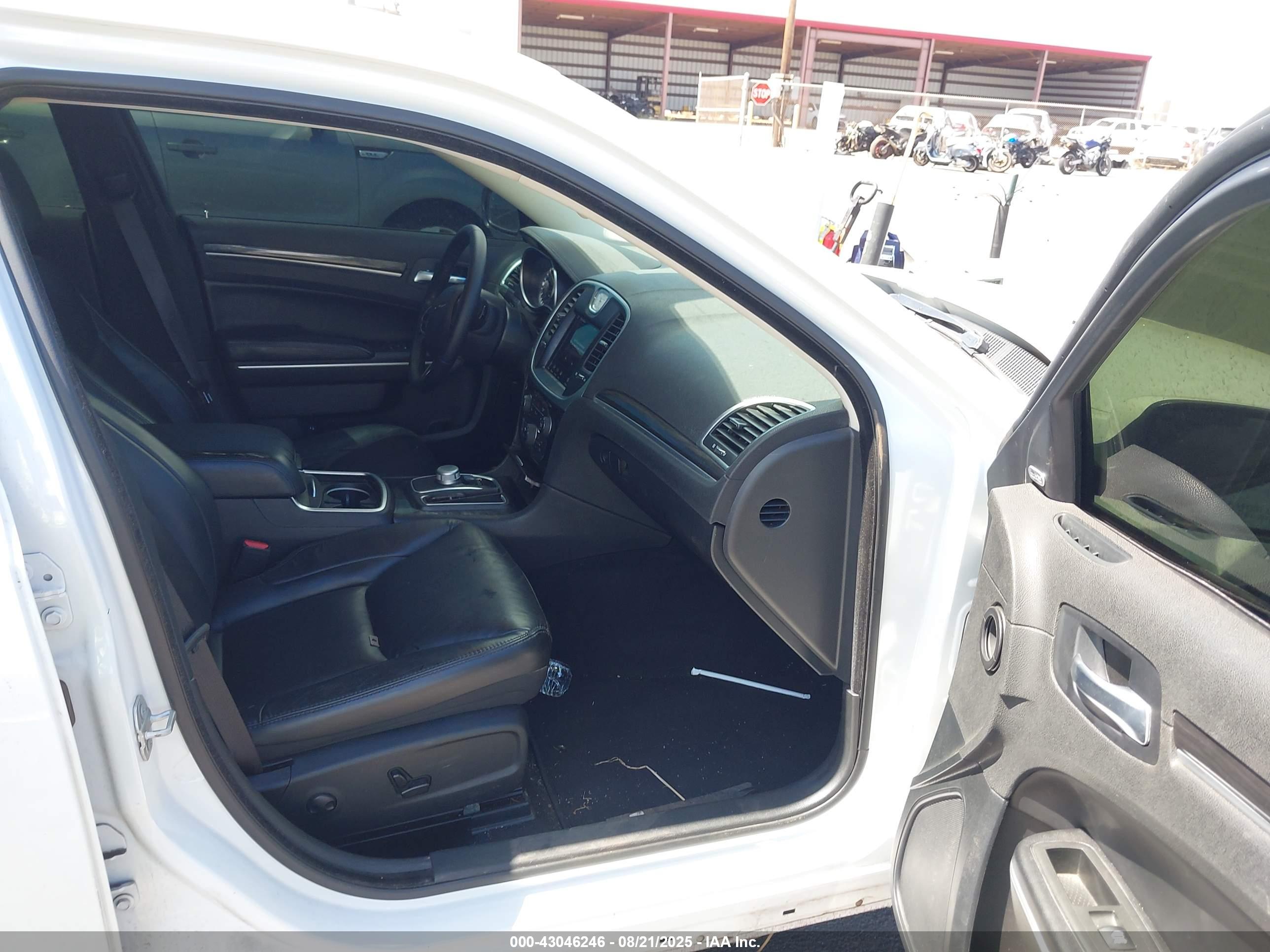 CHRYSLER 300 image 5