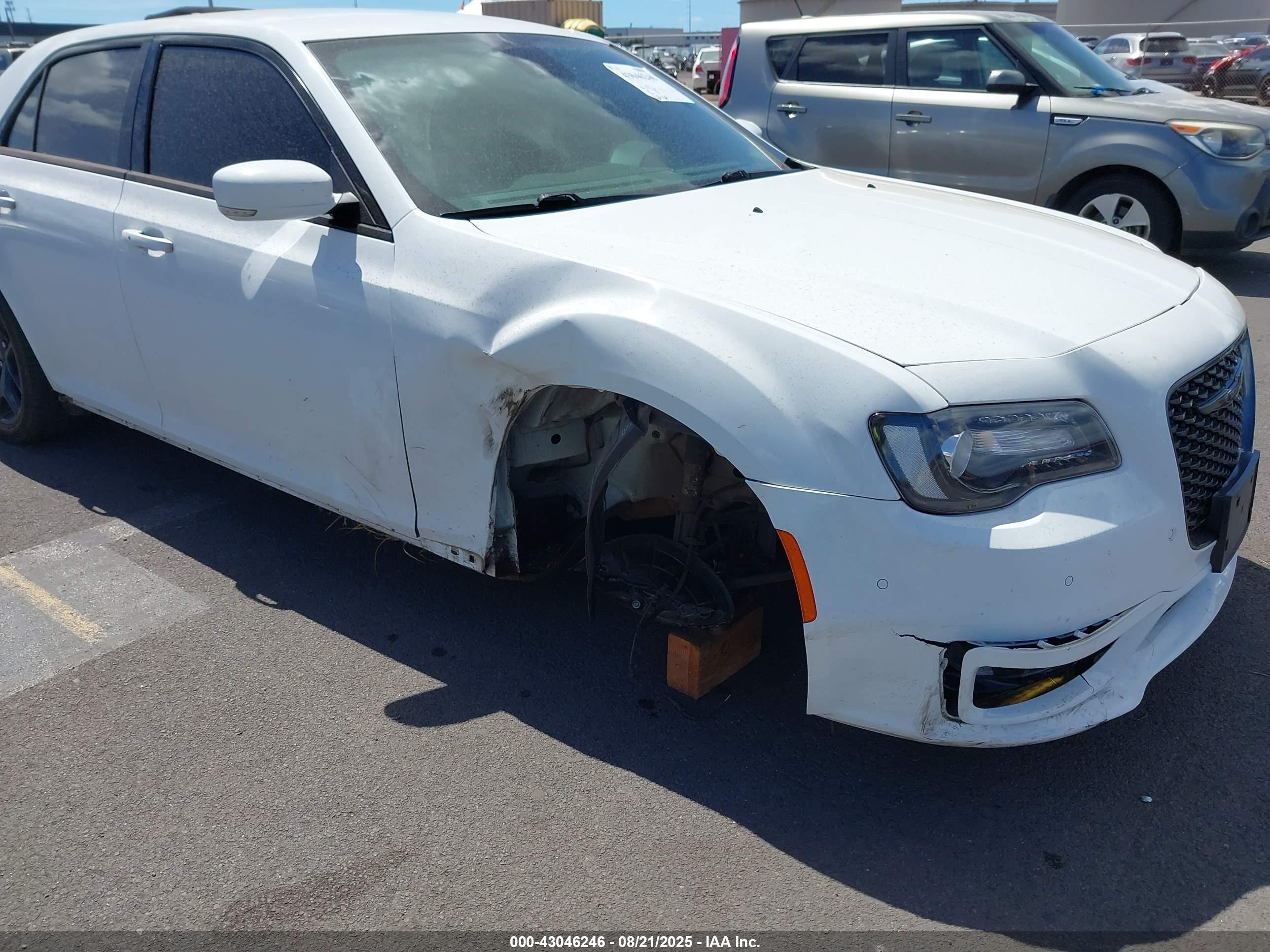 CHRYSLER 300 image 6