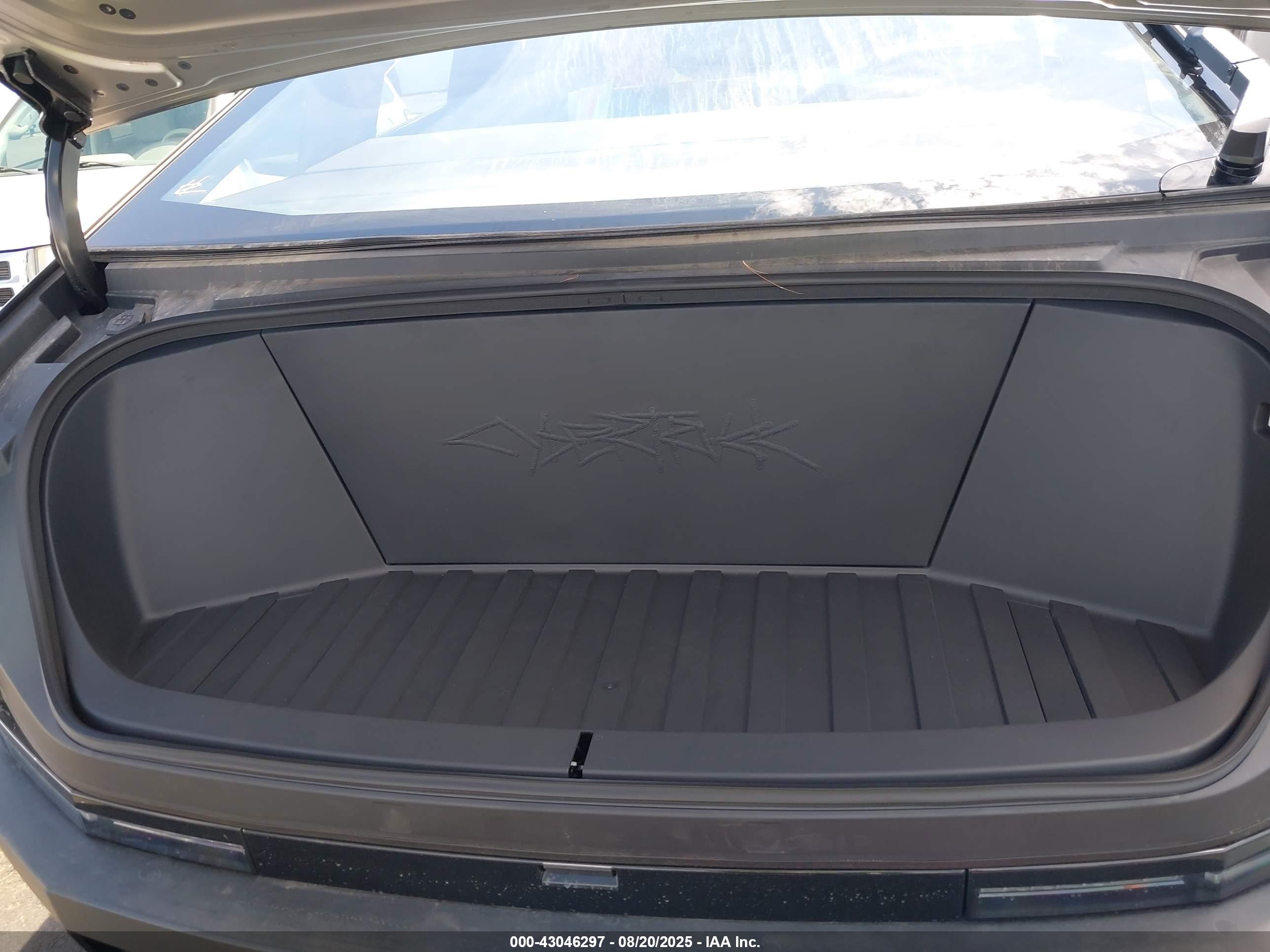 TESLA CYBERTRUCK image 10