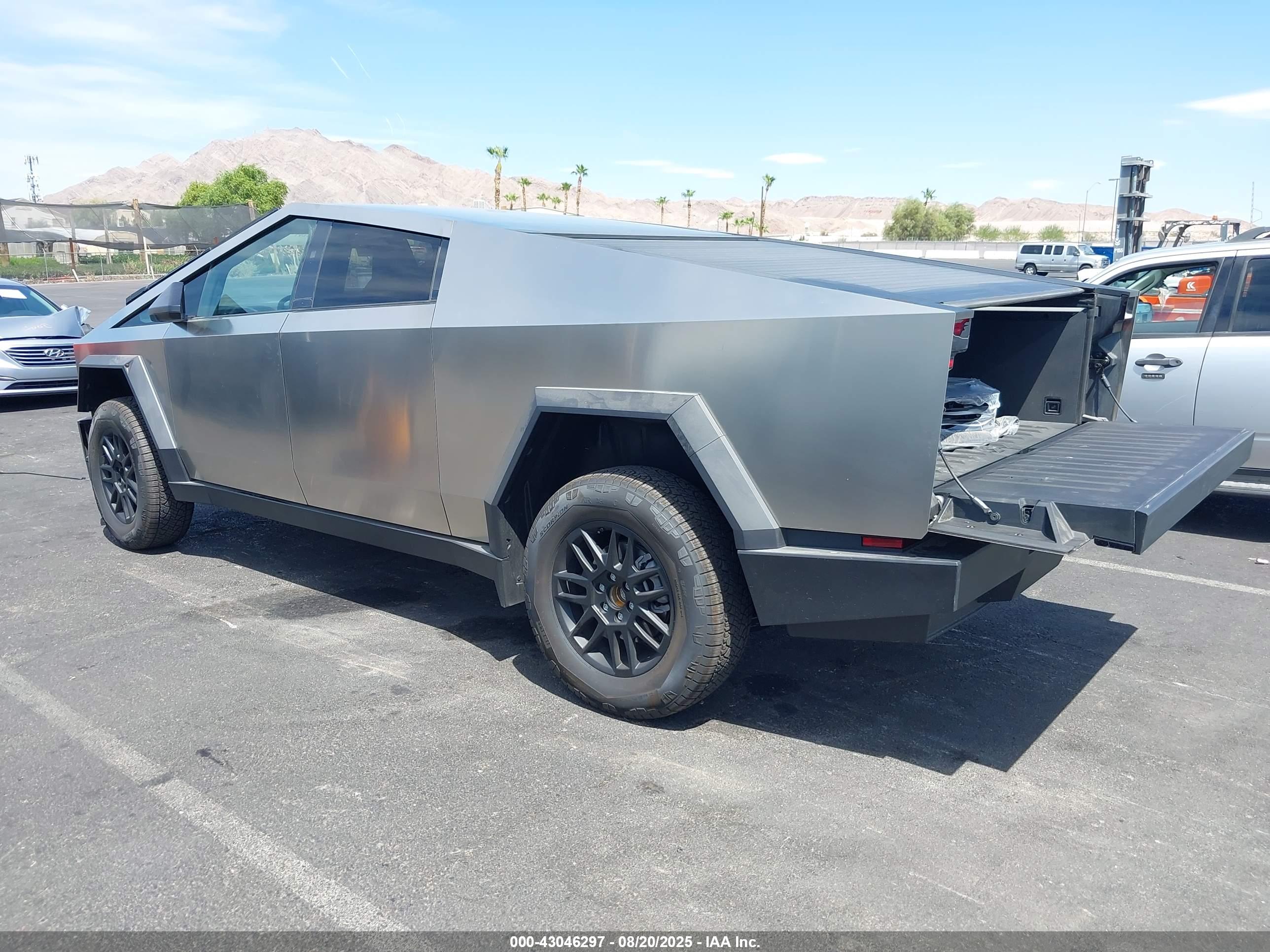 TESLA CYBERTRUCK image 3