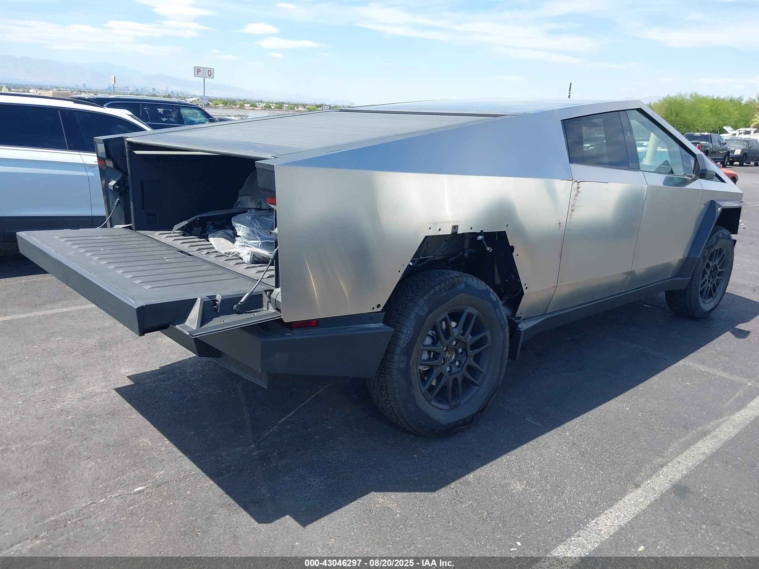 TESLA CYBERTRUCK image 4