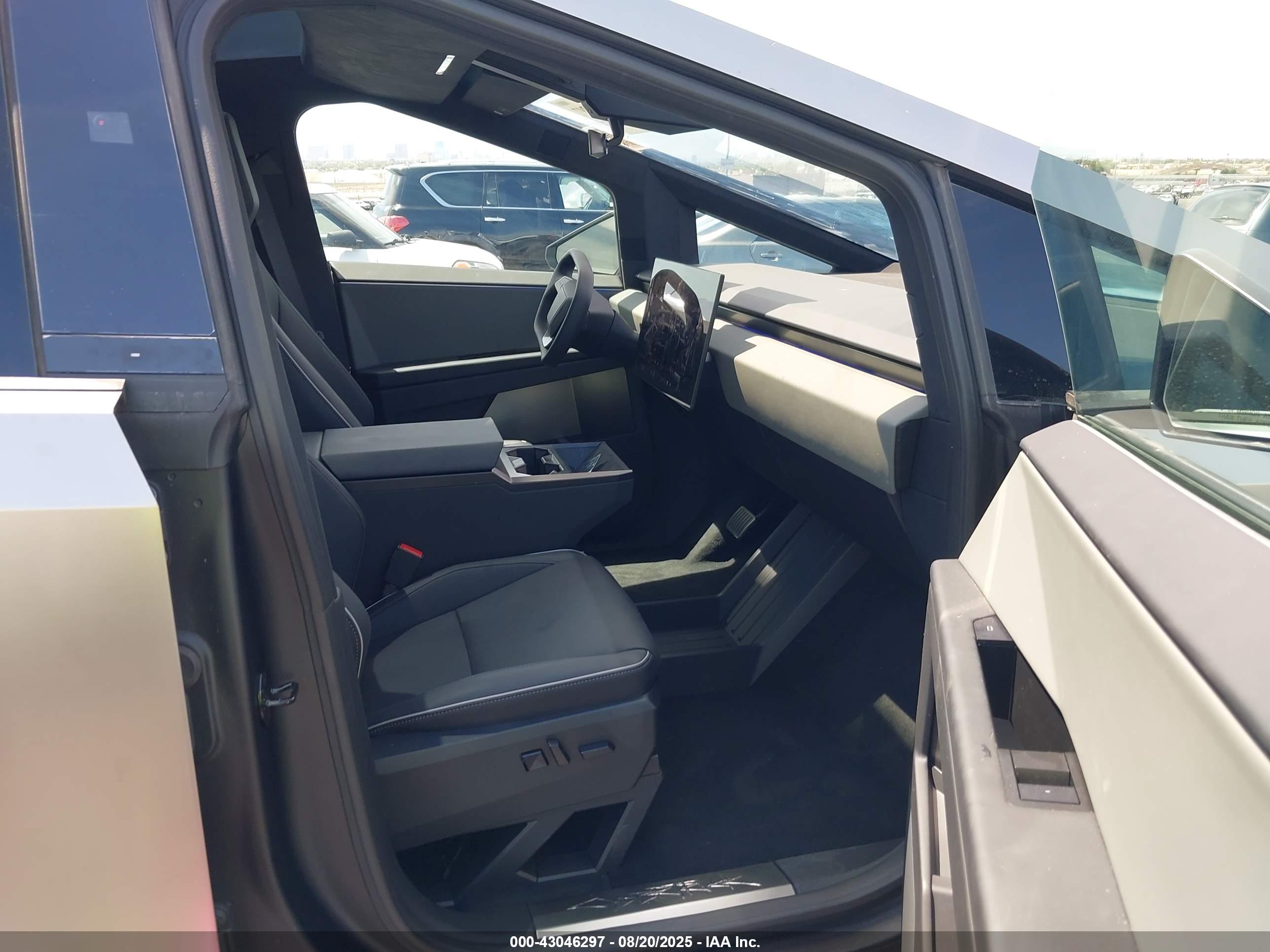 TESLA CYBERTRUCK image 5
